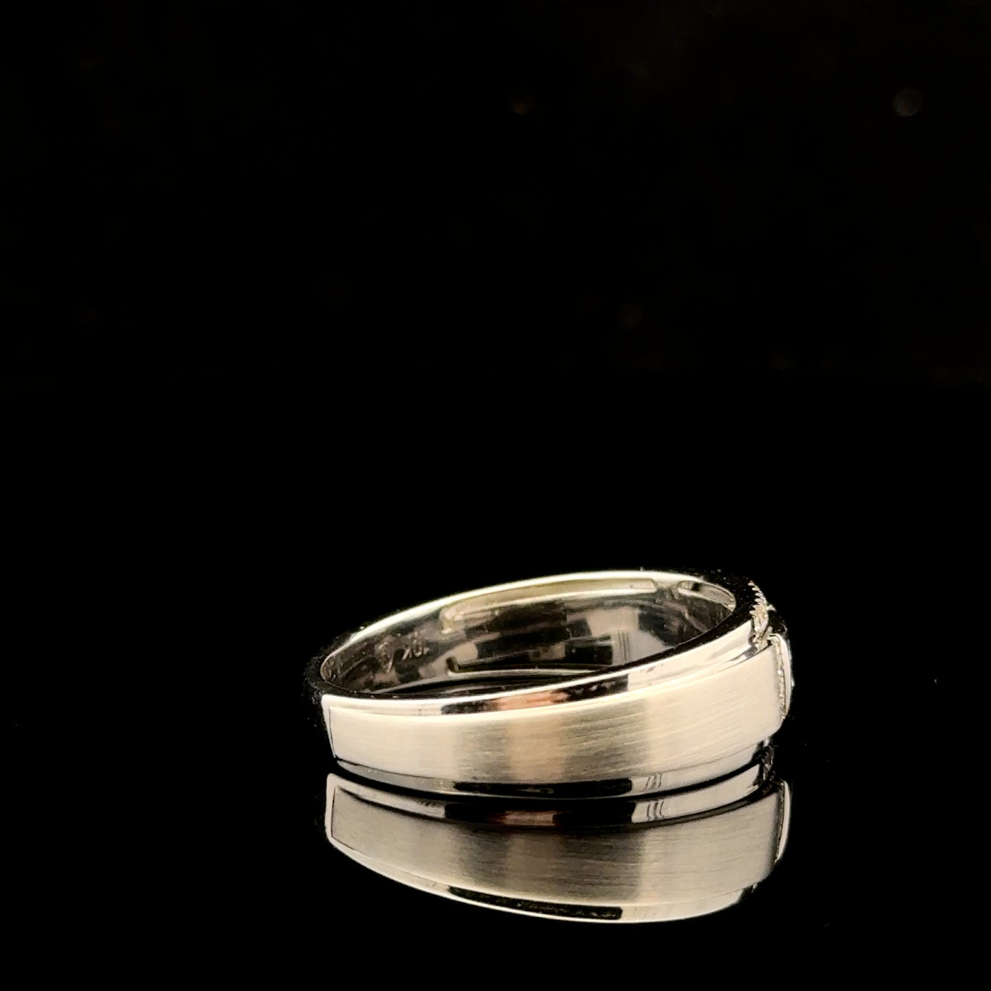 Square Men's 0.25ctw. F/SI1 - 10KW - Natural Diamond