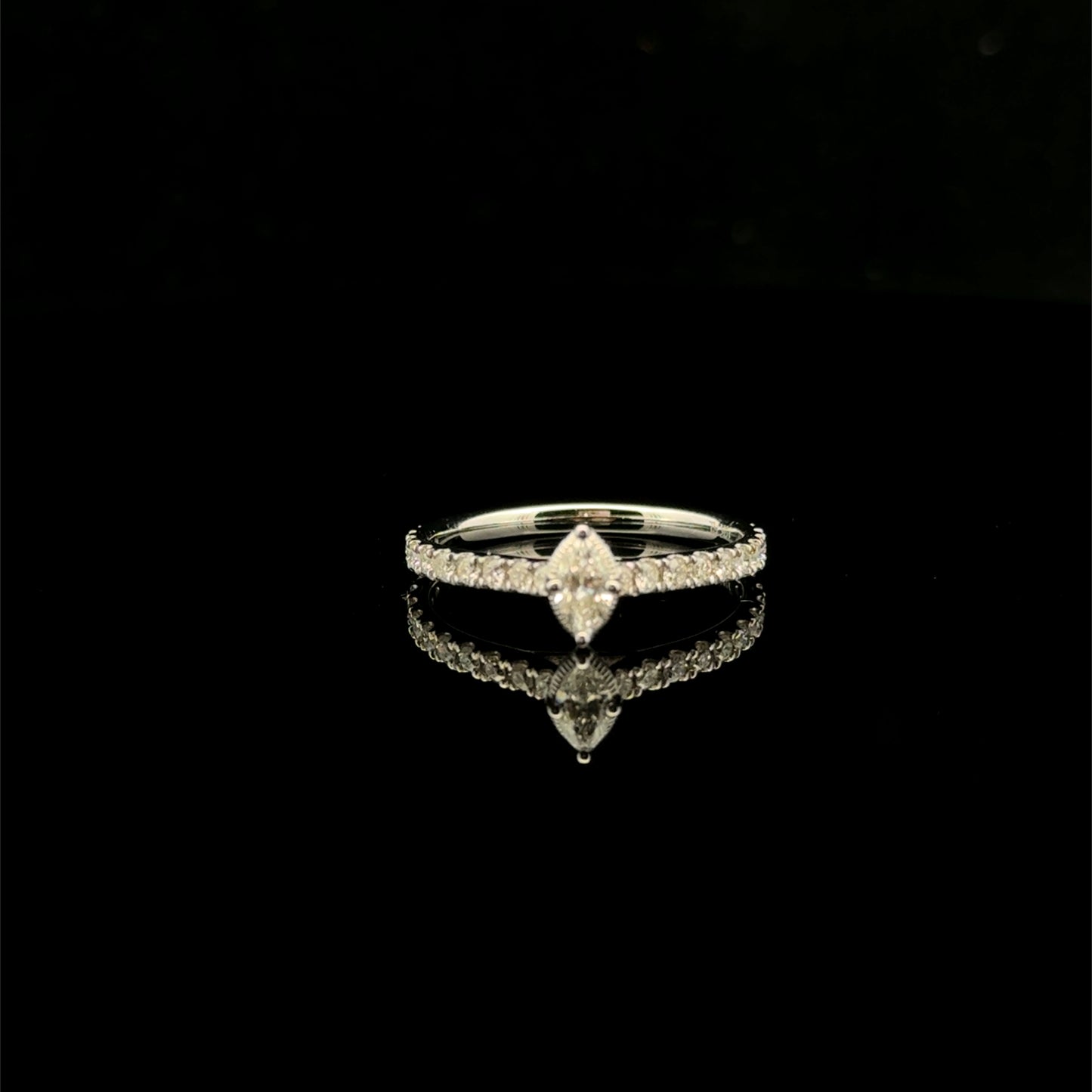 Marquise promise 0.50ctw. 0.25ct - 10KW - Natural Diamond
