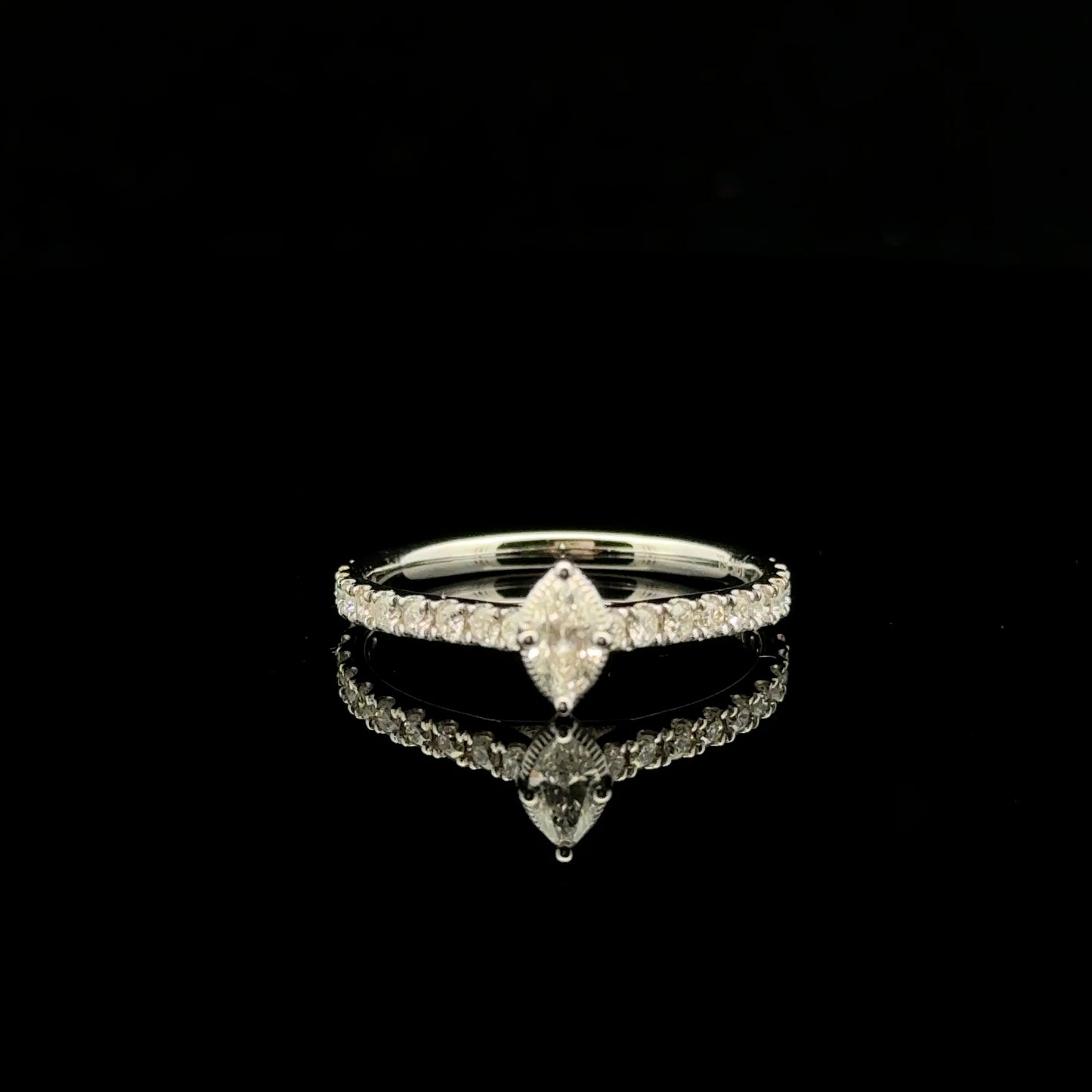 Marquise promise 0.50ctw. 0.25ct - 10KW - Natural Diamond