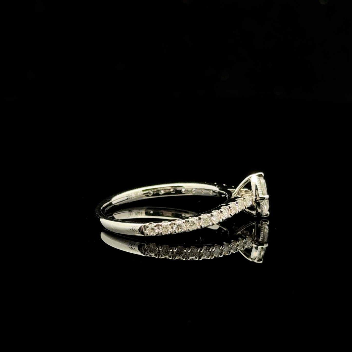Marquise promise 0.50ctw. 0.25ct - 10KW - Natural Diamond