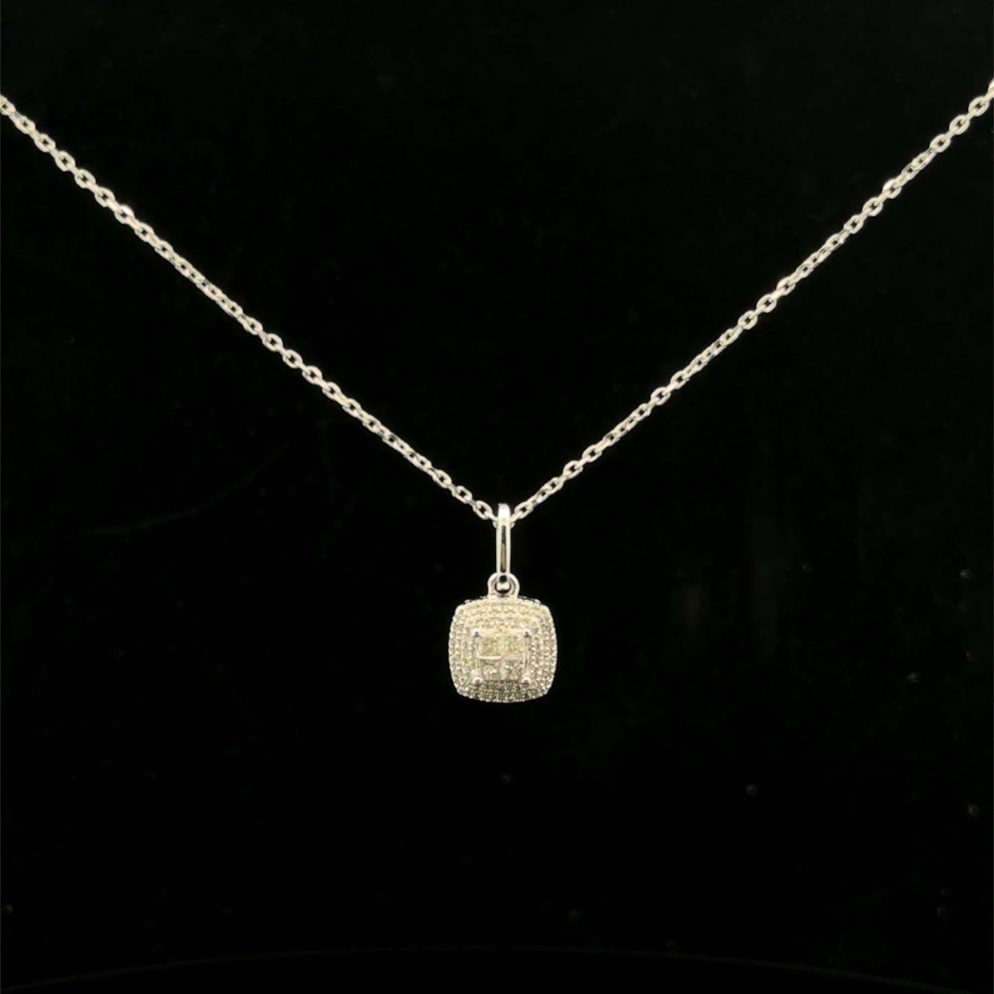 Square Halo 0.25ctw. G/SI2 - 10KW - Natural Diamond