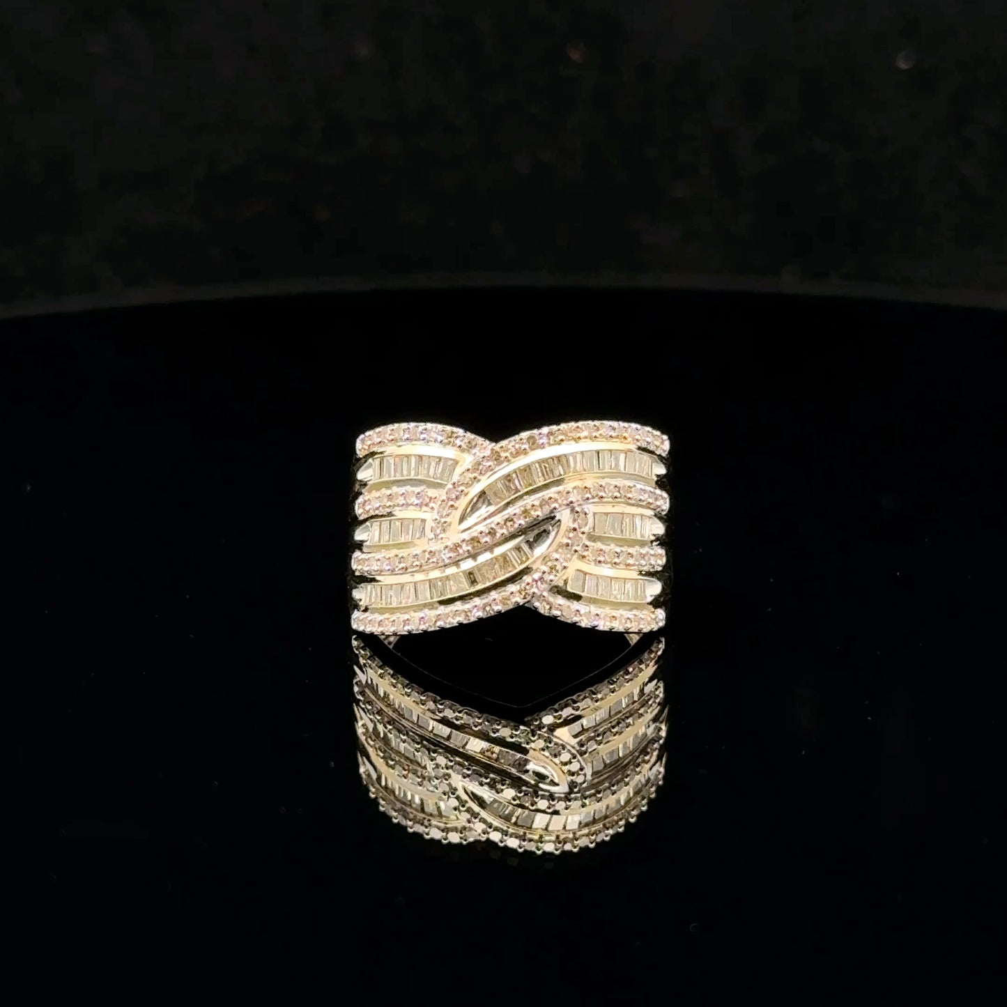 Interlock 0.50ctw. G/SI2. - 10KY - Natural Diamond