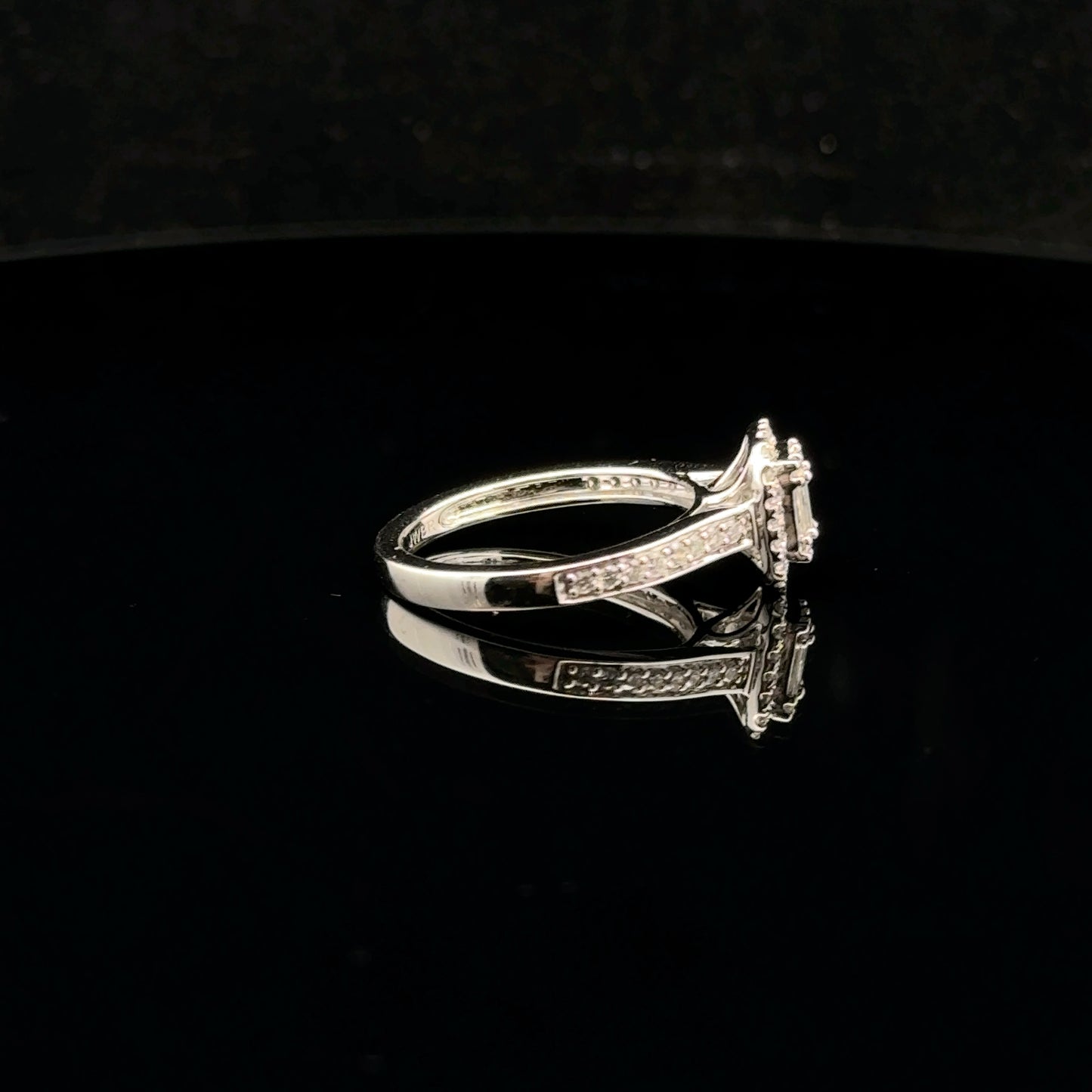 Baguette Halo 0.50ct. G/SI2 - 10KW - Natural Diamond