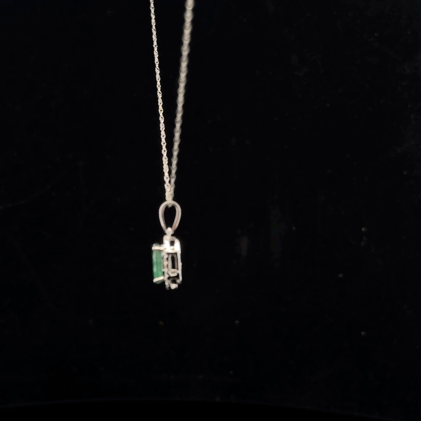 Oval Halo 1ct. 0.10ctw. - 10KW - Natural Emerald