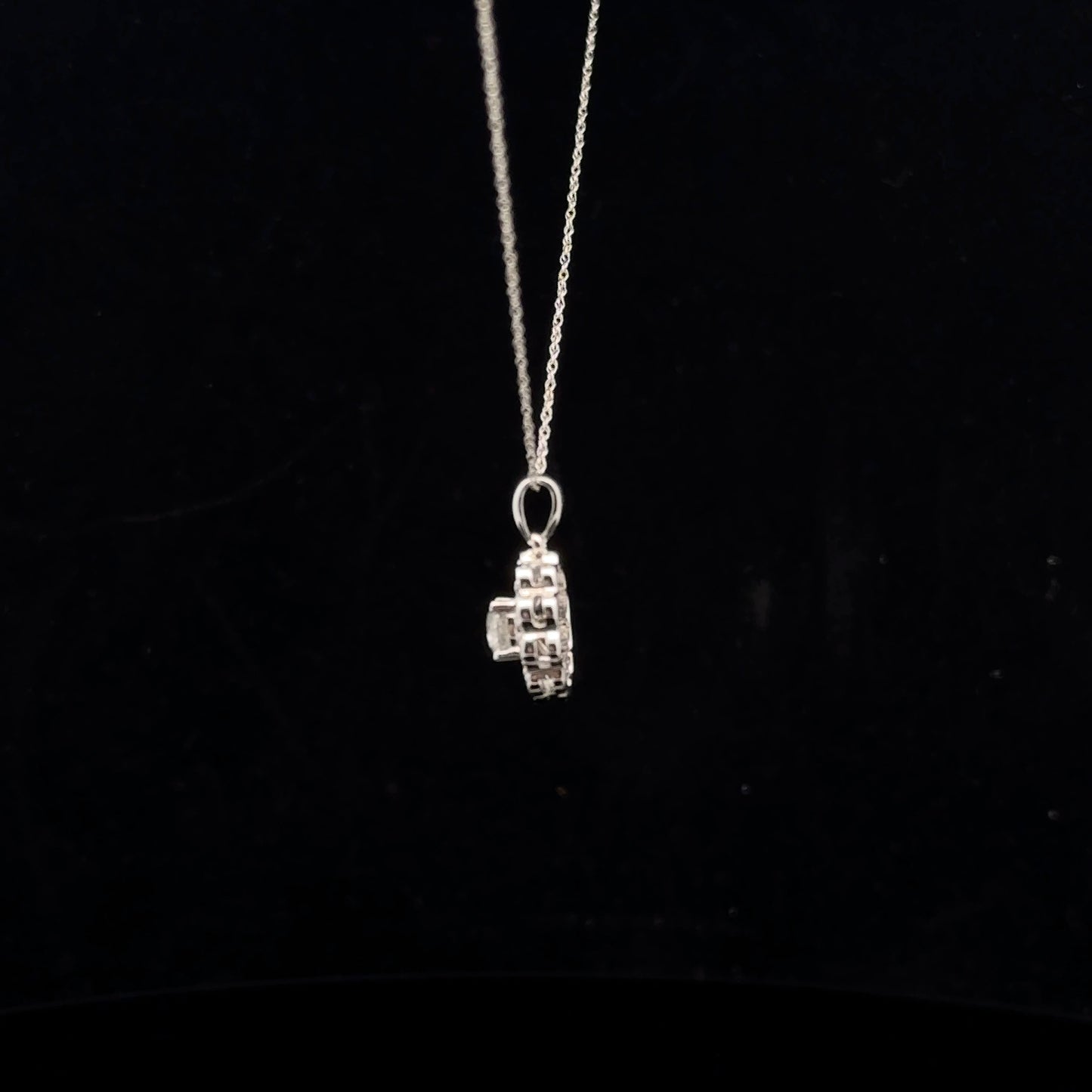 Flower Halo 0.50ctw. H/I1. - 10KW - Natural Diamond