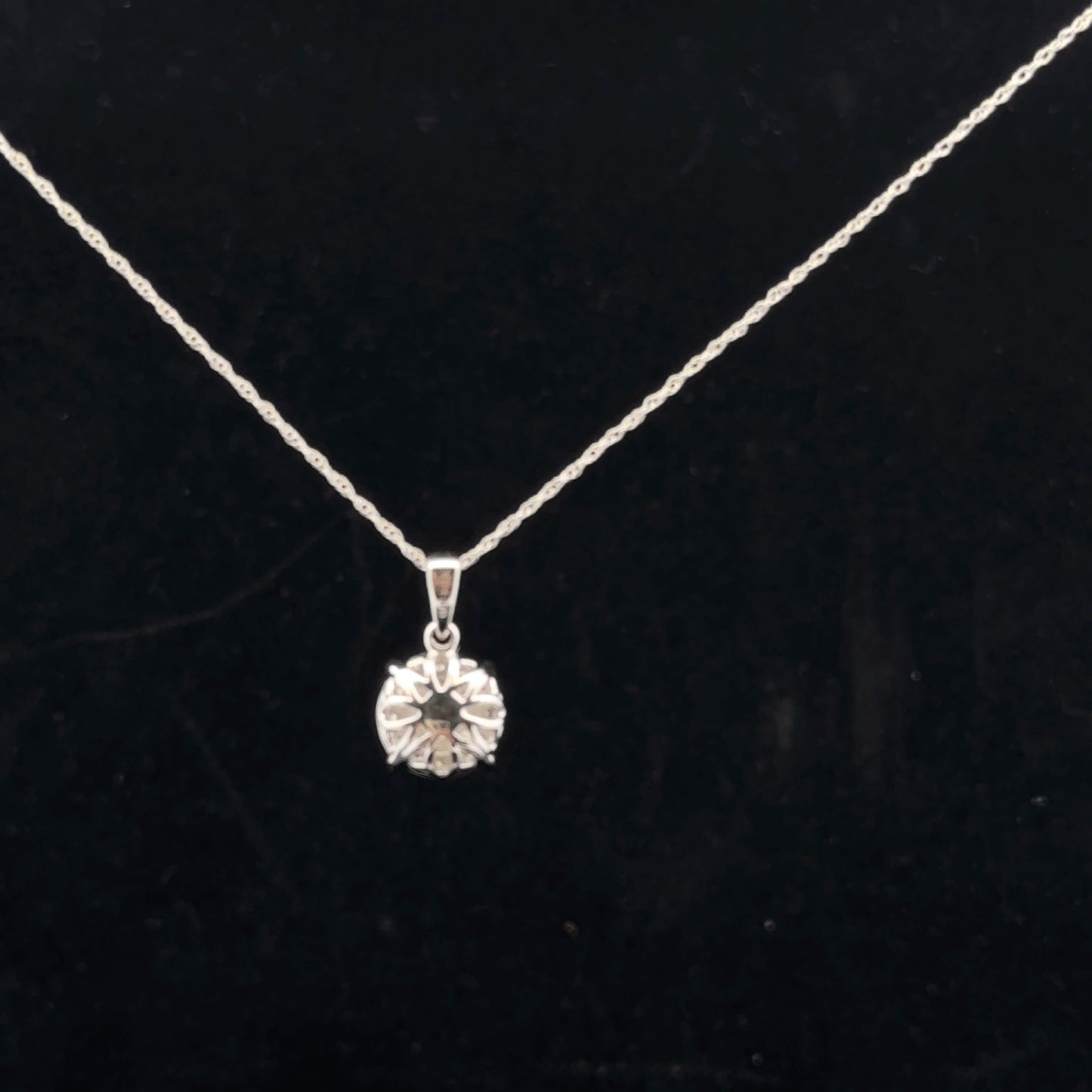 4 prongs 0.25ctw. H/I1 - 10KW - Natural Diamond