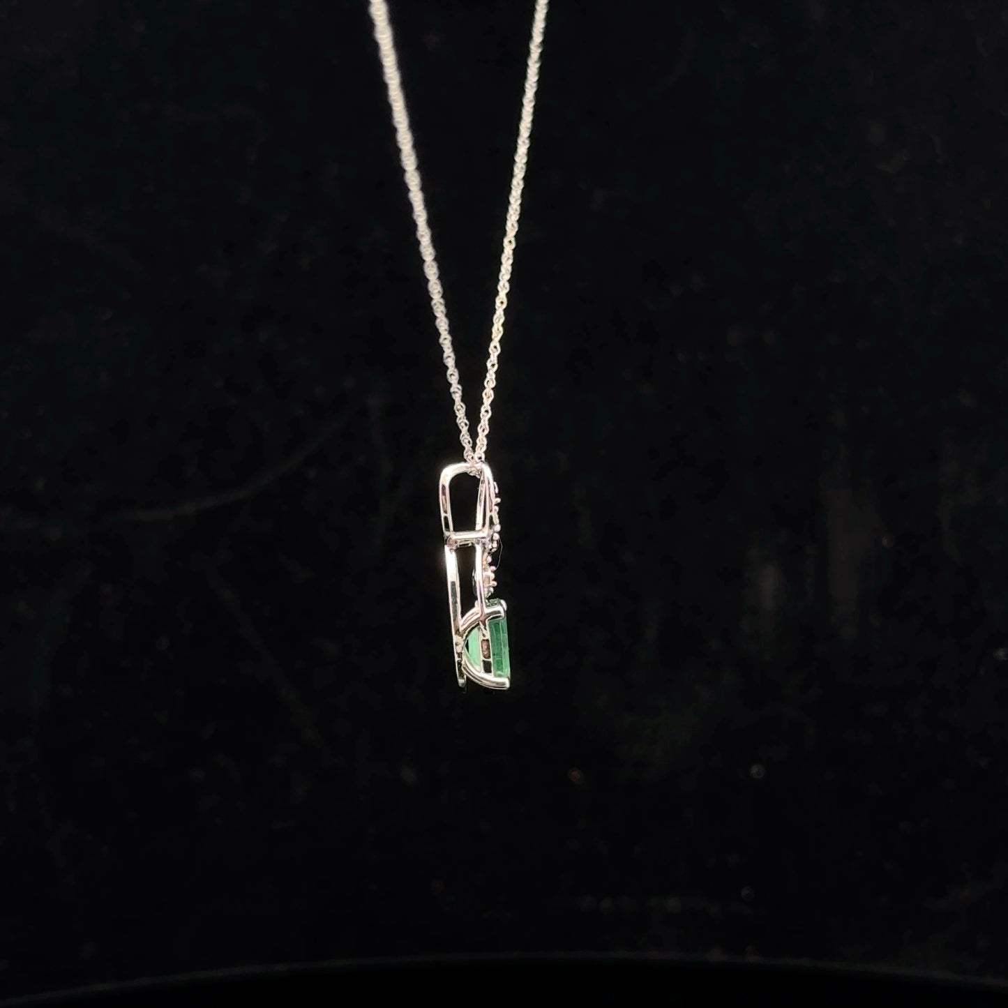 Infinity Oval 1ct. 0.08ctw. - 10KW - Natural Emerald