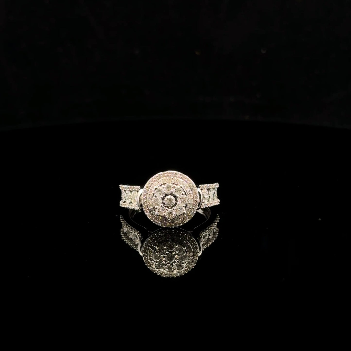 Wide Band Halo 0.75ctw. G/I1 - 10KW - Natural Diamond