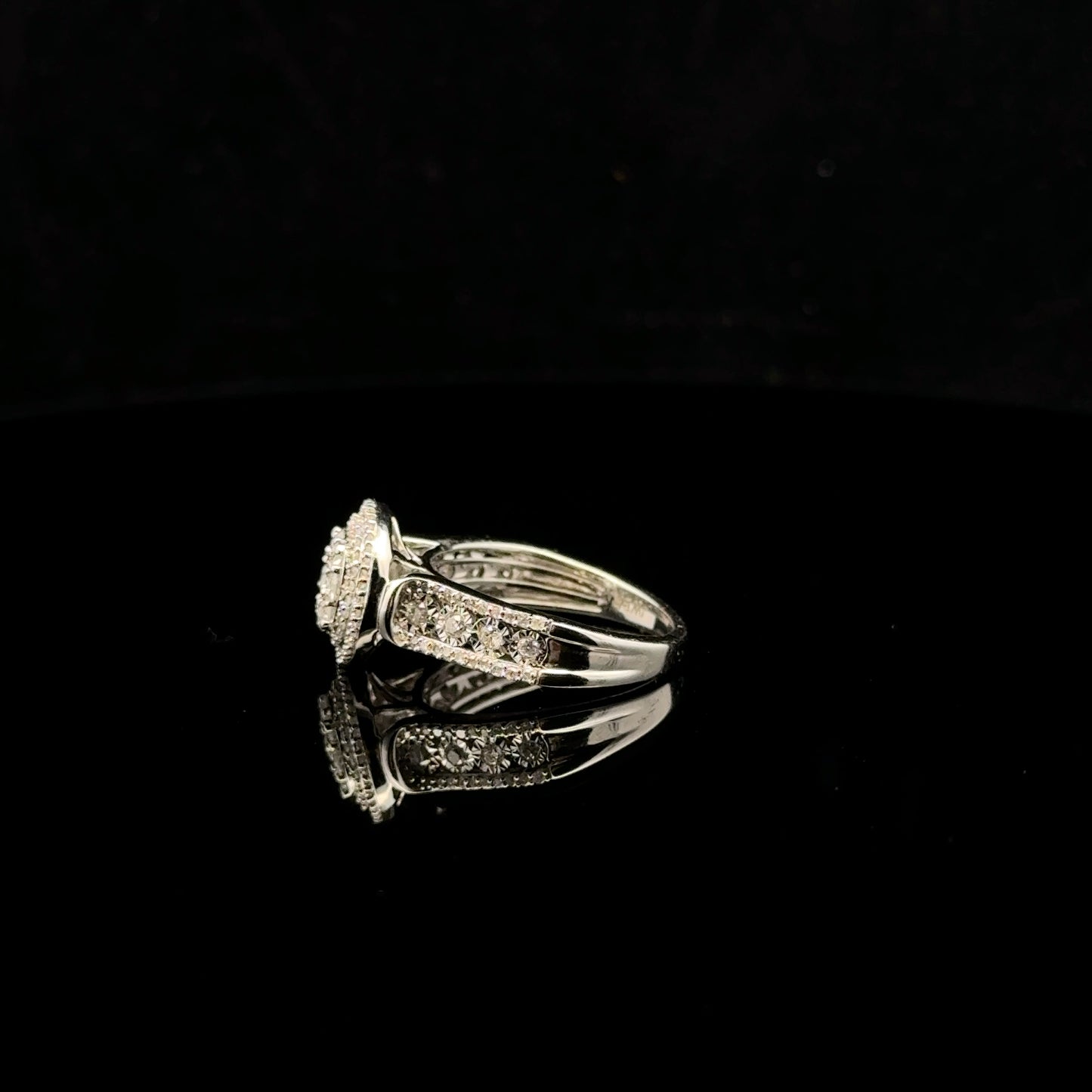 Wide Band Halo 0.75ctw. G/I1 - 10KW - Natural Diamond
