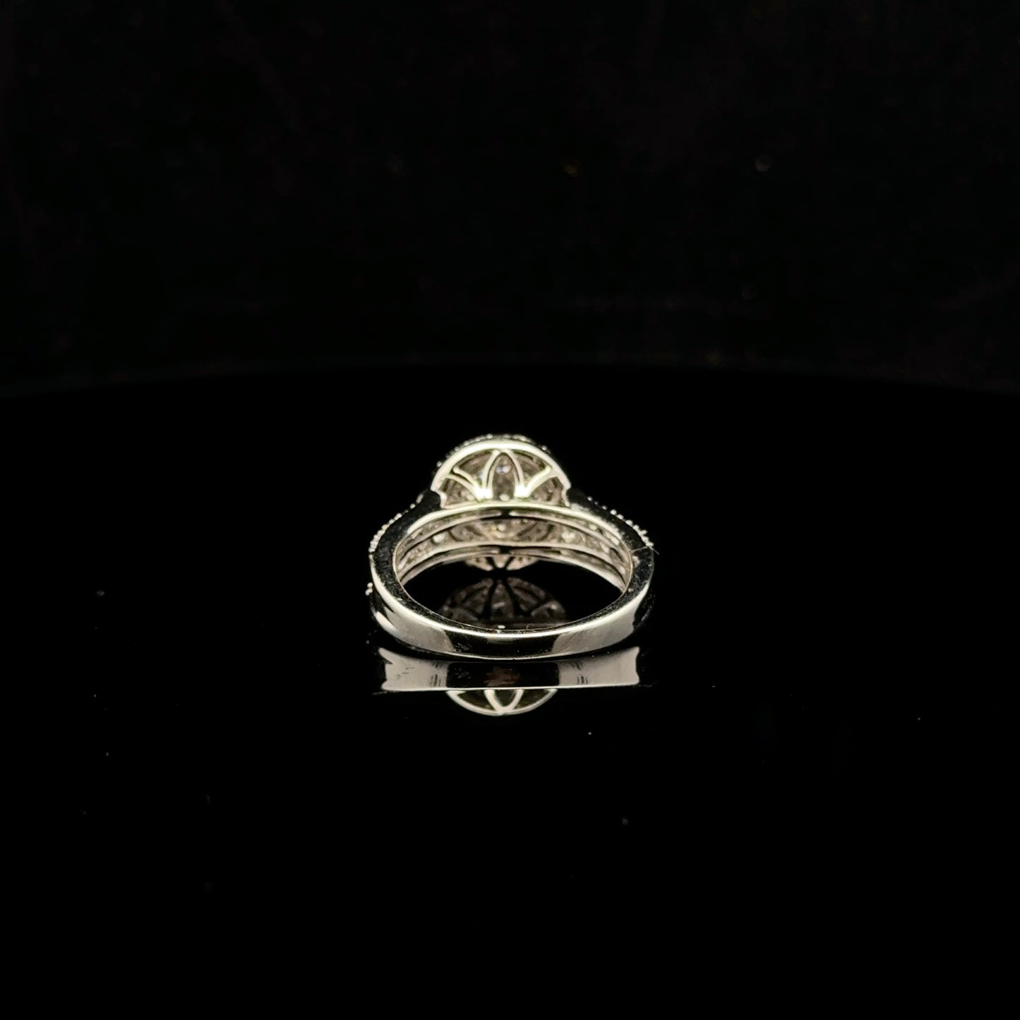 Wide Band Halo 0.75ctw. G/I1 - 10KW - Natural Diamond