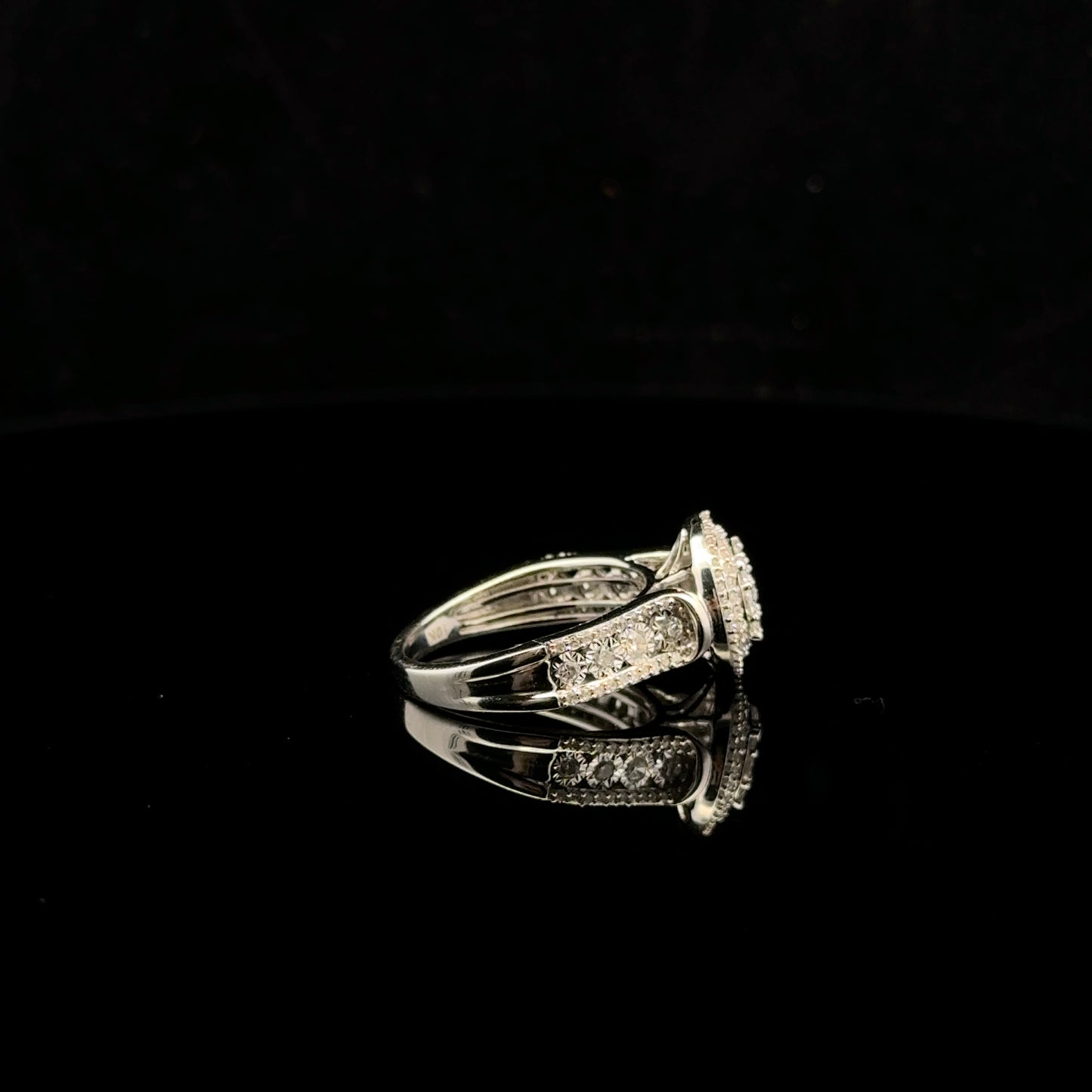 Wide Band Halo 0.75ctw. G/I1 - 10KW - Natural Diamond