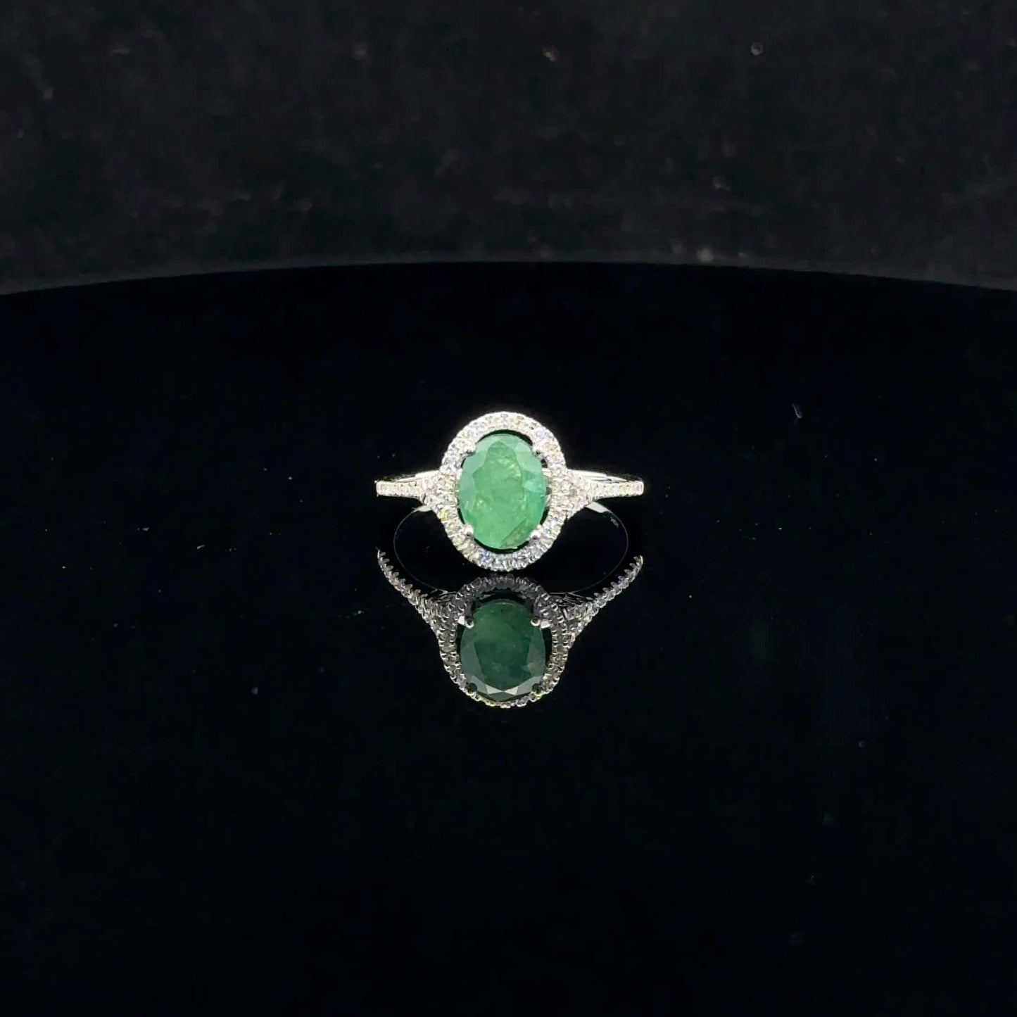 Oval Halo 0.25ctw - 10KW - Natural Emerald - 52085