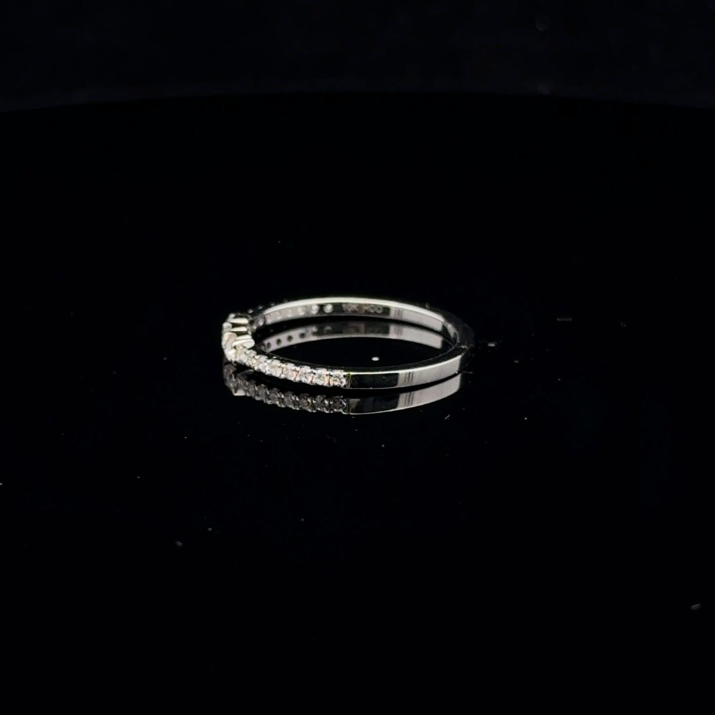 0.25ctw H/Si2 #7 Three Stone Band - 10KW - Natural Diamond - 53096