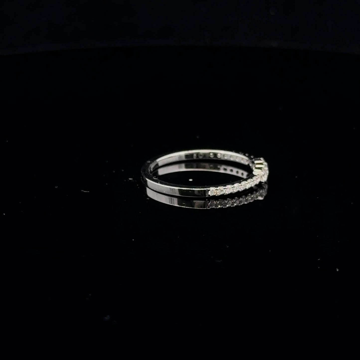 0.25ctw H/Si2 #7 Three Stone Band - 10KW - Natural Diamond - 53096