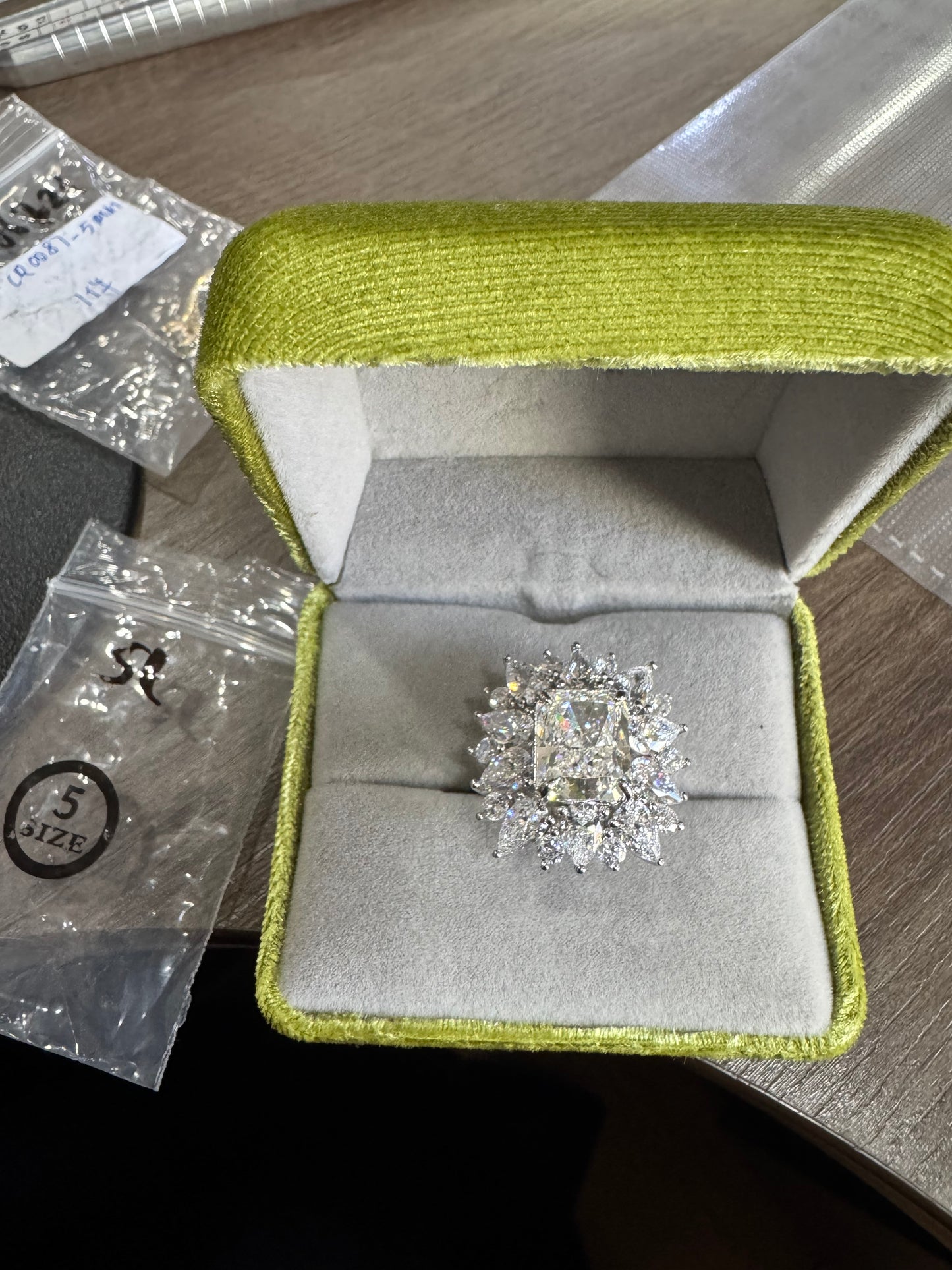 Emerald Flower - #5S925 - CZ 5 Australian - 43451