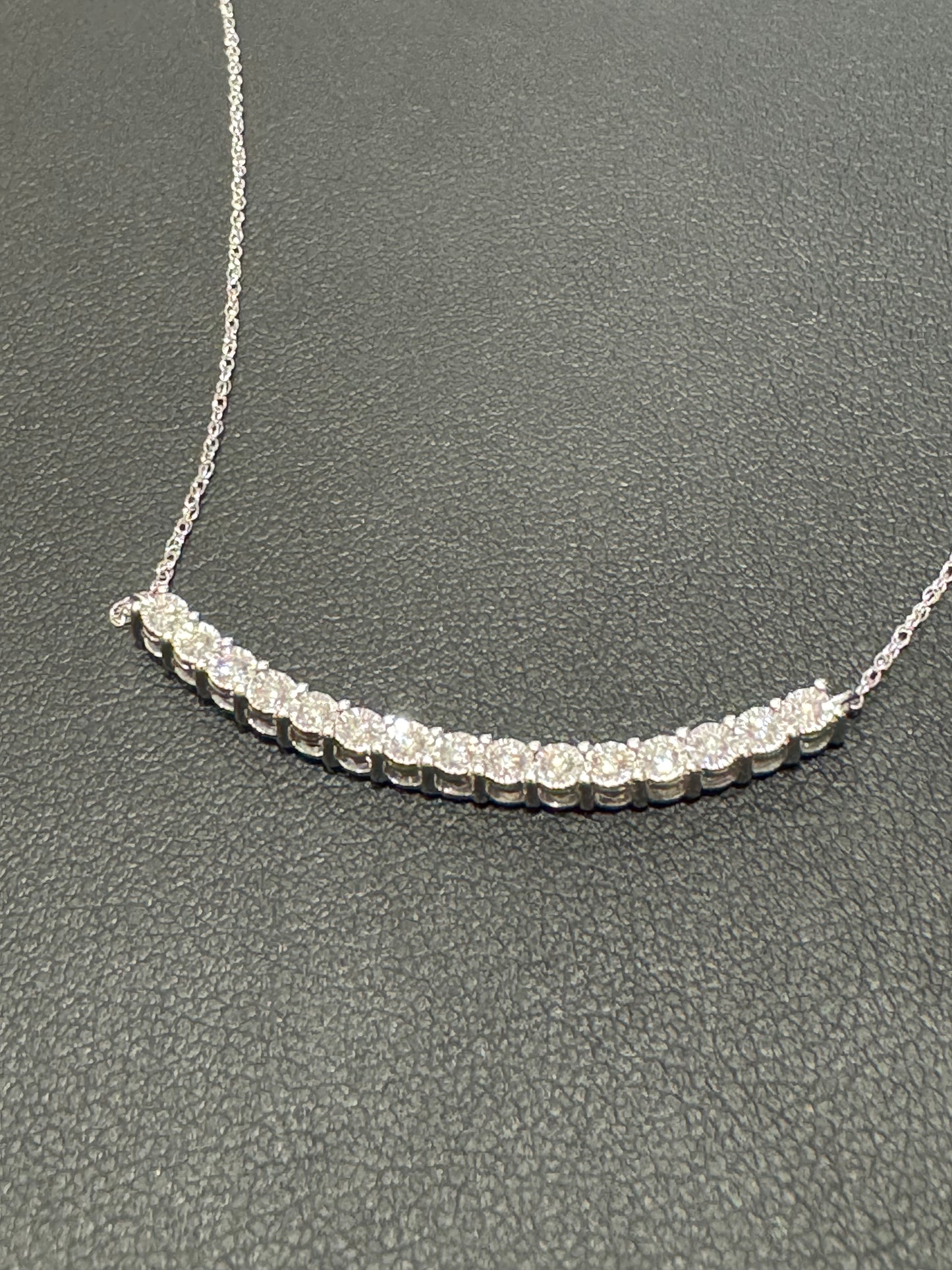 Curved bar necklace - 0.25ctw F/SI1 - 10KW - Lab Diamond