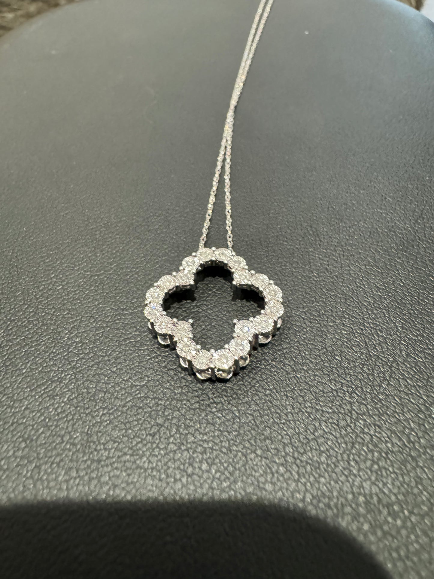 Lucky clover - 0.16ctw 18' H/I1 - 14KW - Natural Diamond