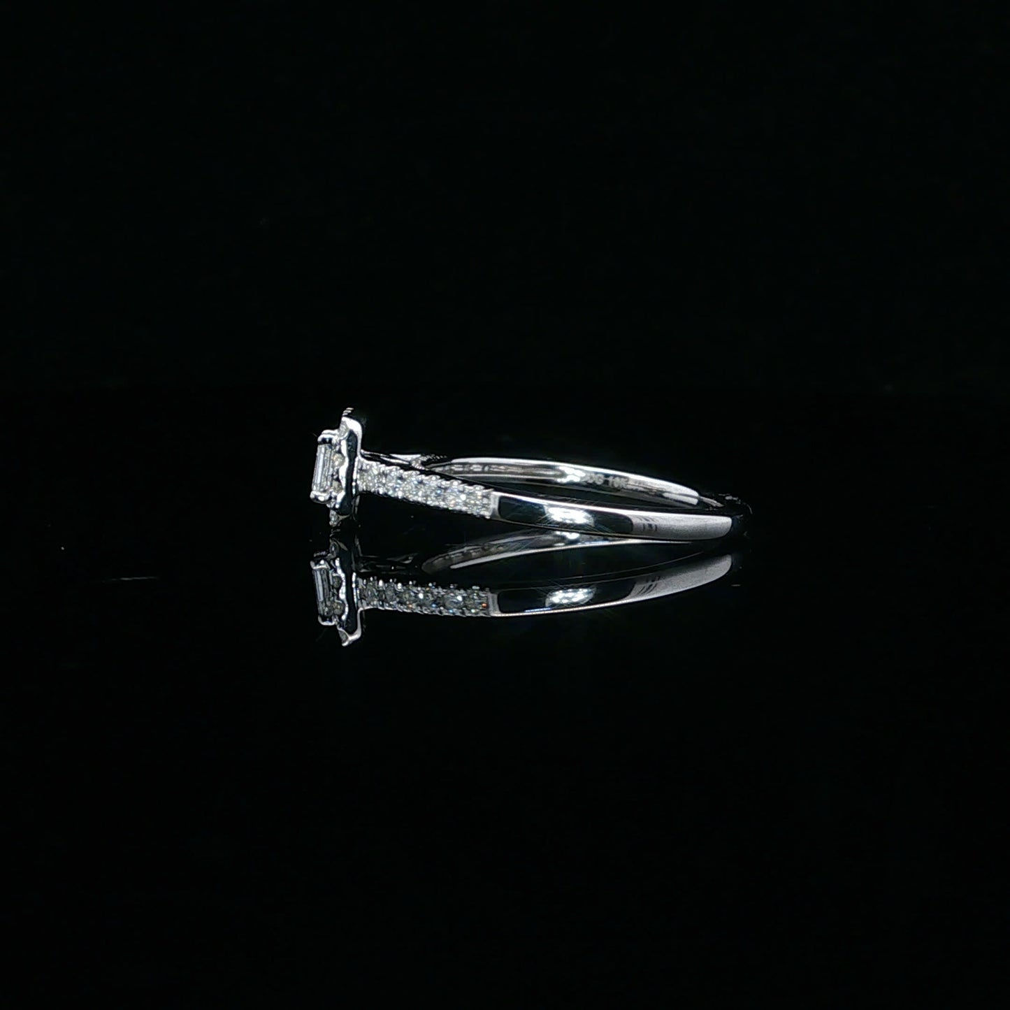 0.38ctw G/VS2 Emerald Halo - 10KW - Natural Diamond - 64096-7-4