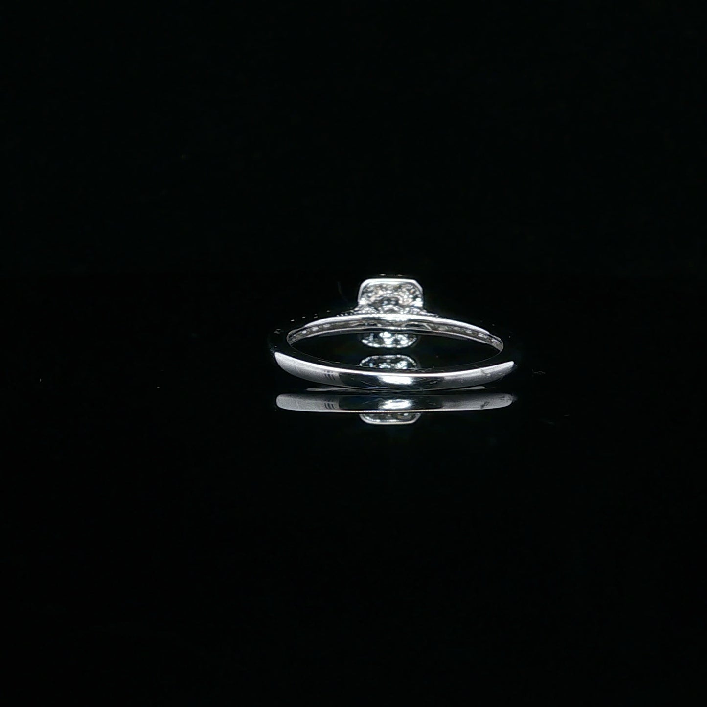 0.38ctw G/VS2 Emerald Halo - 10KW - Natural Diamond - 64096-7-4