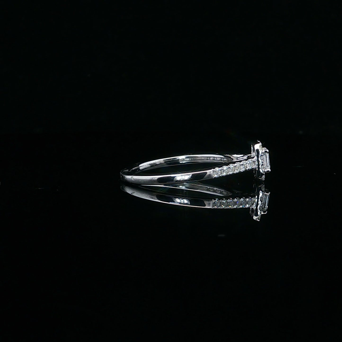 0.38ctw G/VS2 Emerald Halo - 10KW - Natural Diamond - 64096-7-3