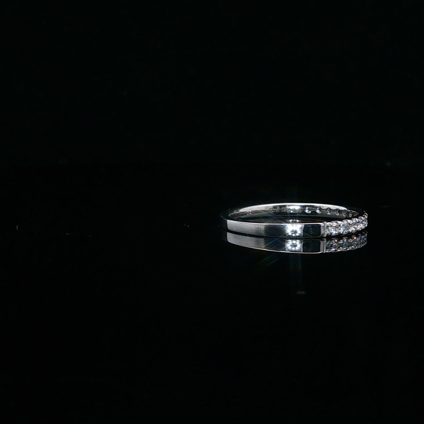 0.25ctw G/SI1 Classic Band - PT950 - Natural Diamond - 64098-7-7