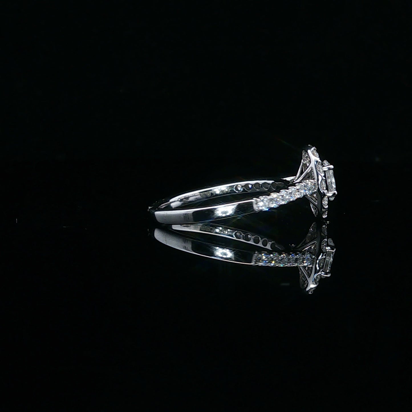 1.00ctw 0.45ct E/VS2 Oval Halo - 10KW - Lab Diamond - 64106-7