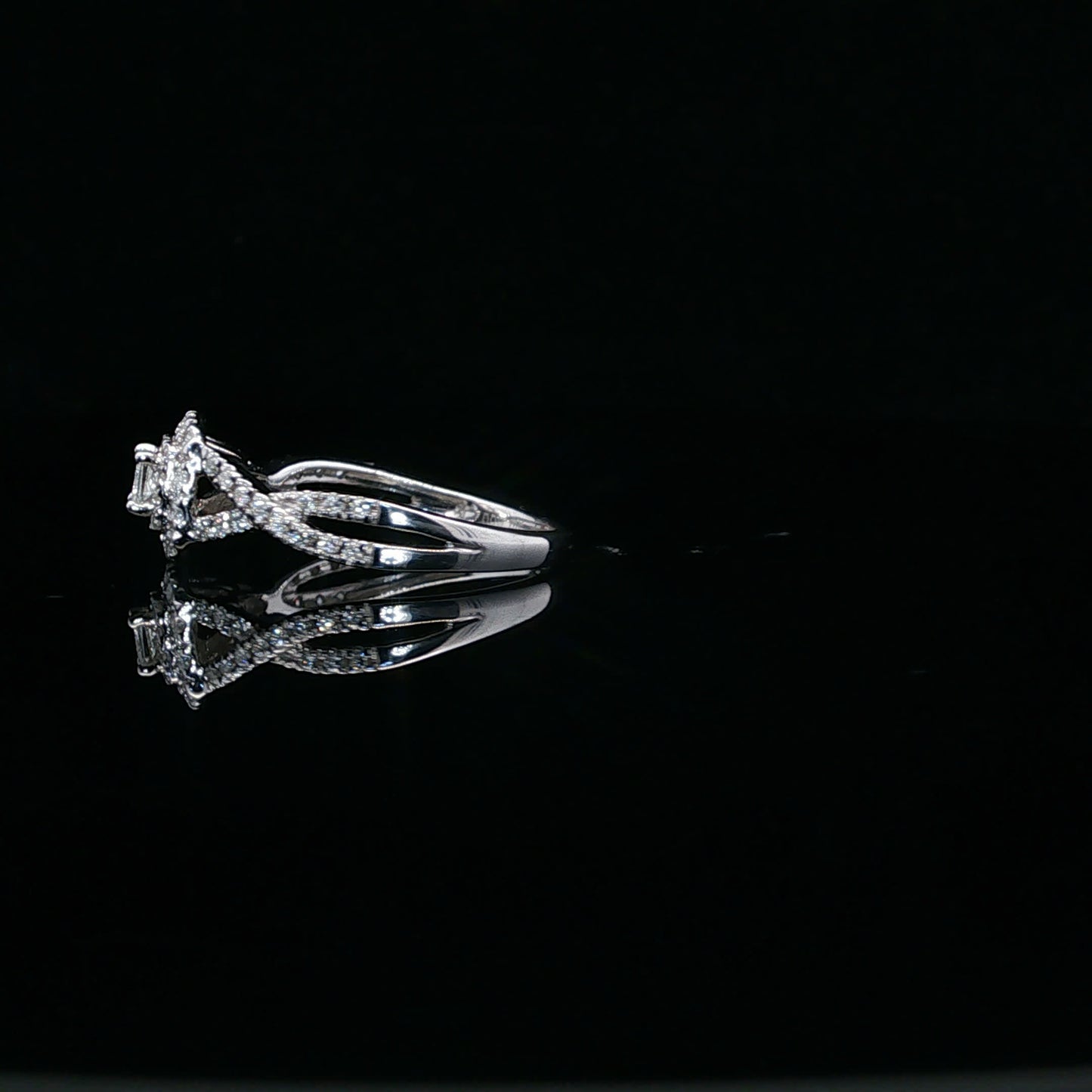 1.38ctw 0.17ct G/SI1 Princess Halo Twist - 10KW - Natural Diamond - 64116-7-3