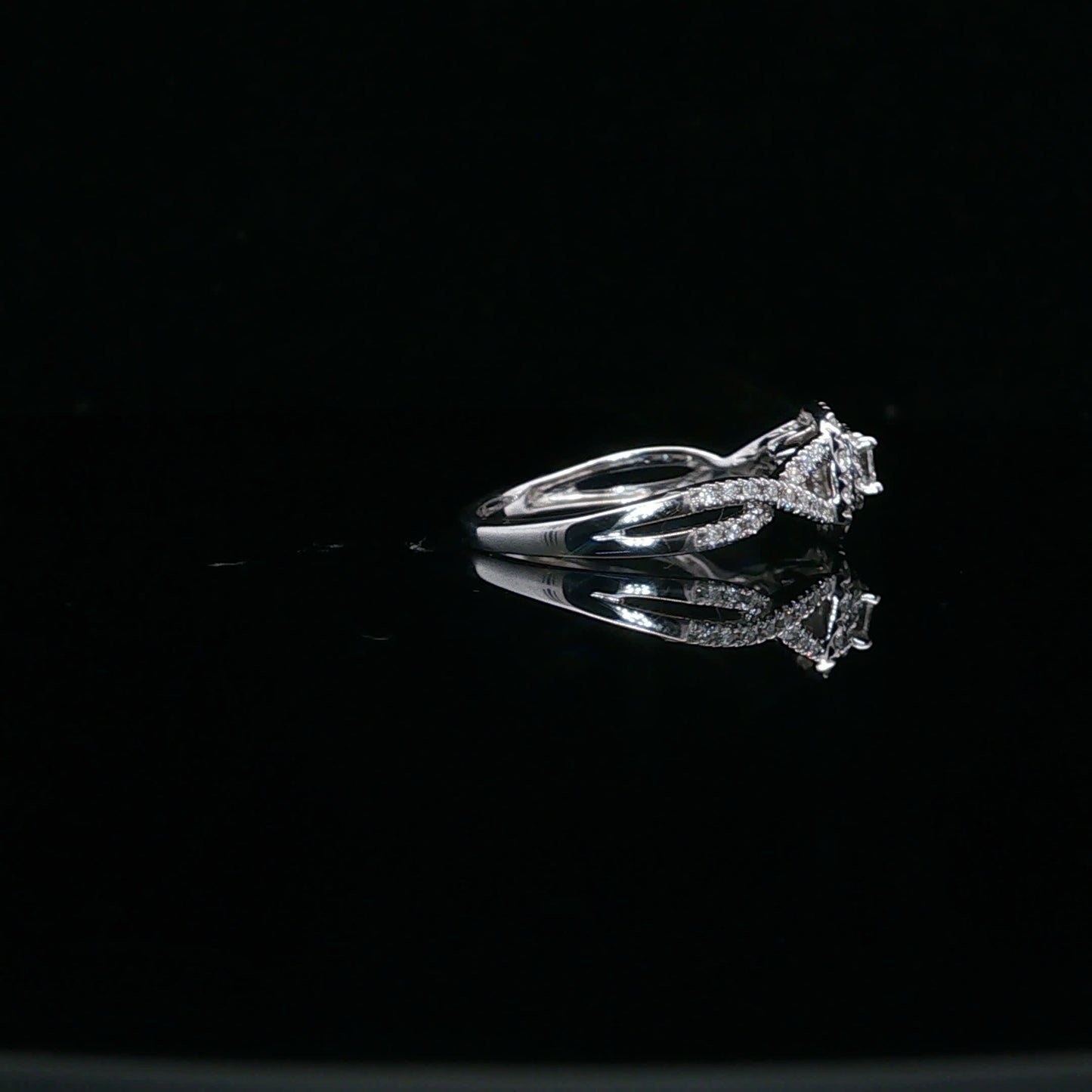 1.38ctw 0.17ct G/SI1 Princess Halo Twist - 10KW - Natural Diamond - 64116-7-4