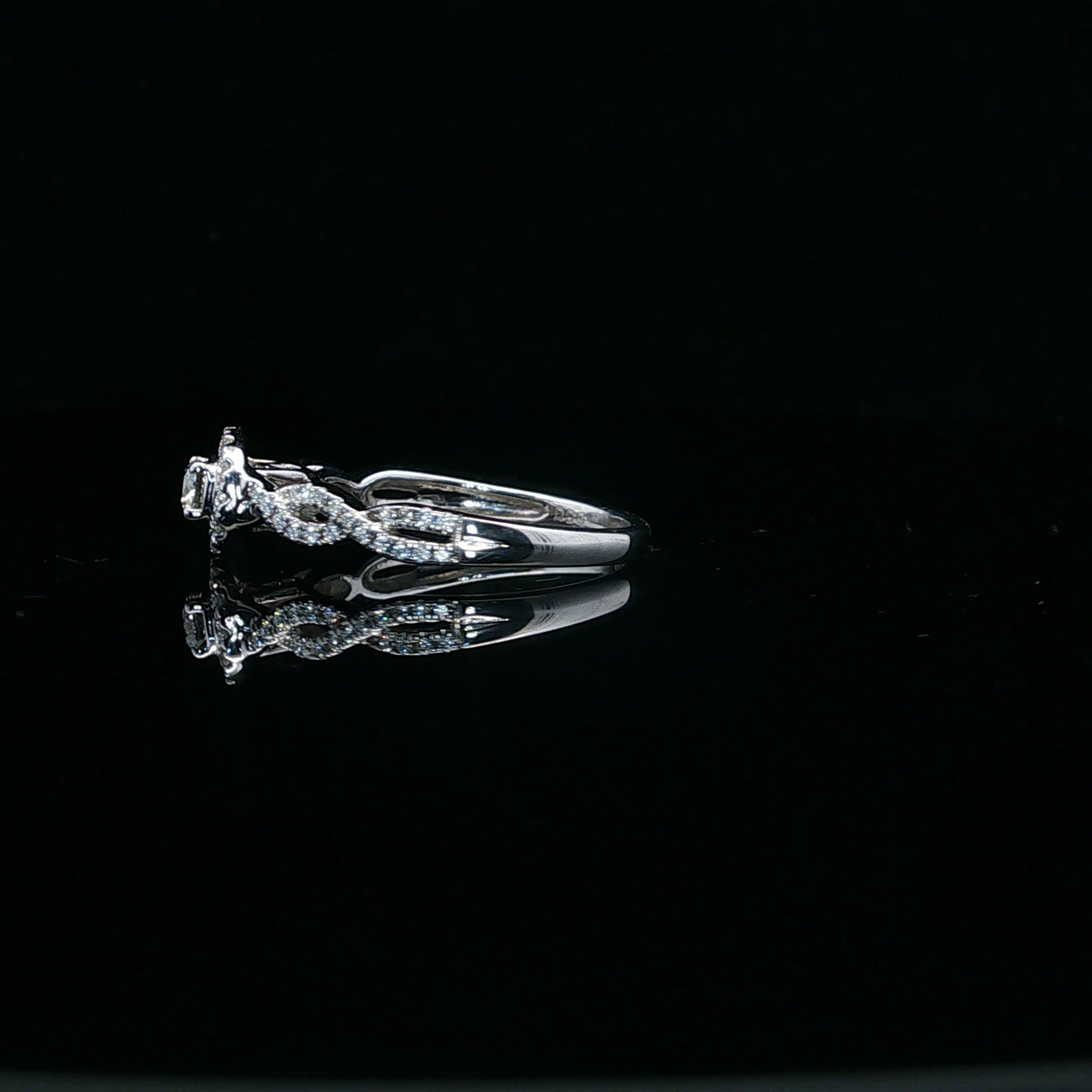 0.38ctw 0.16ct F/SI1 Twist Halo - 14KW - Natural Diamond - 64123-7-8