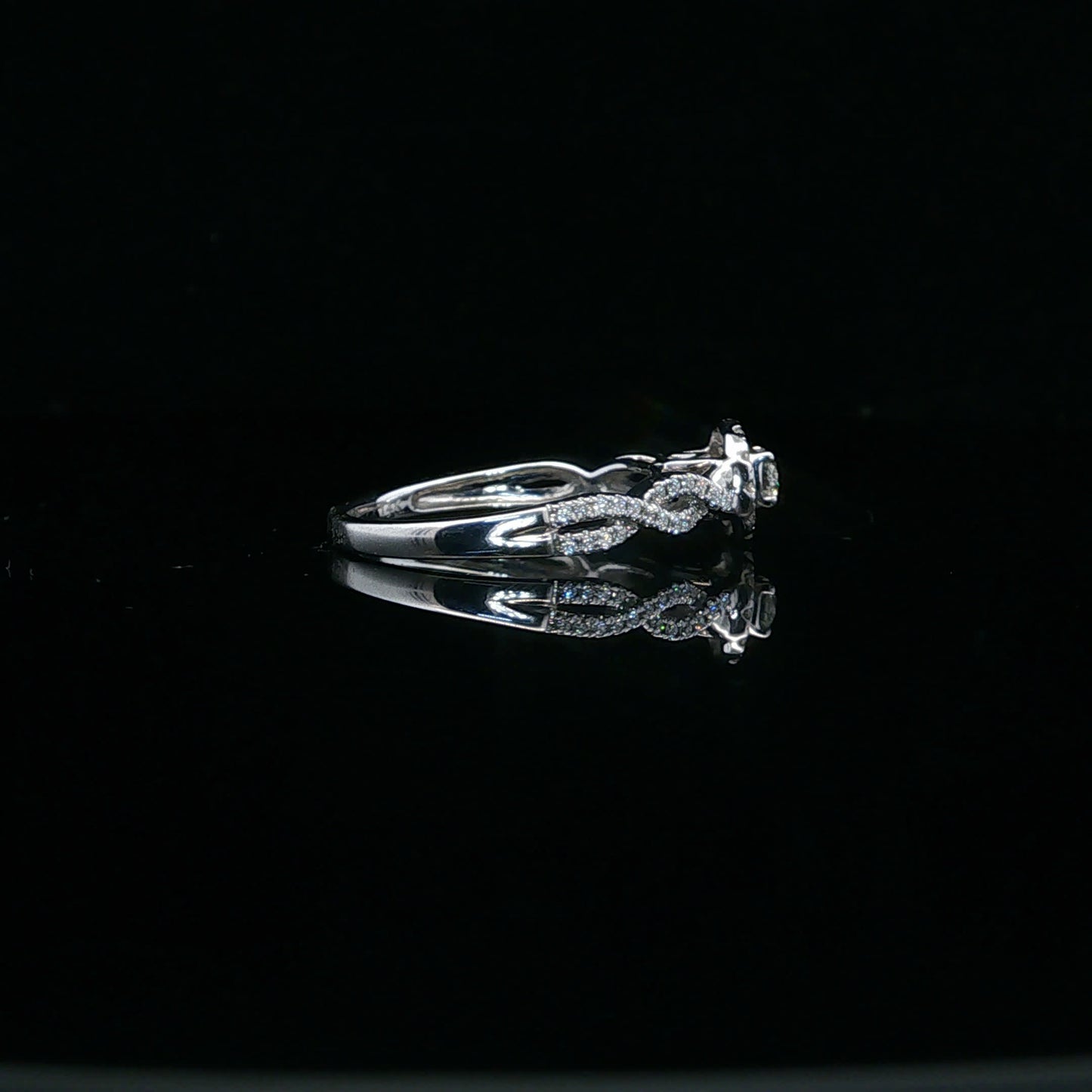 0.38ctw 0.16ct F/SI1 Twist Halo - 14KW - Natural Diamond - 64123-7-6