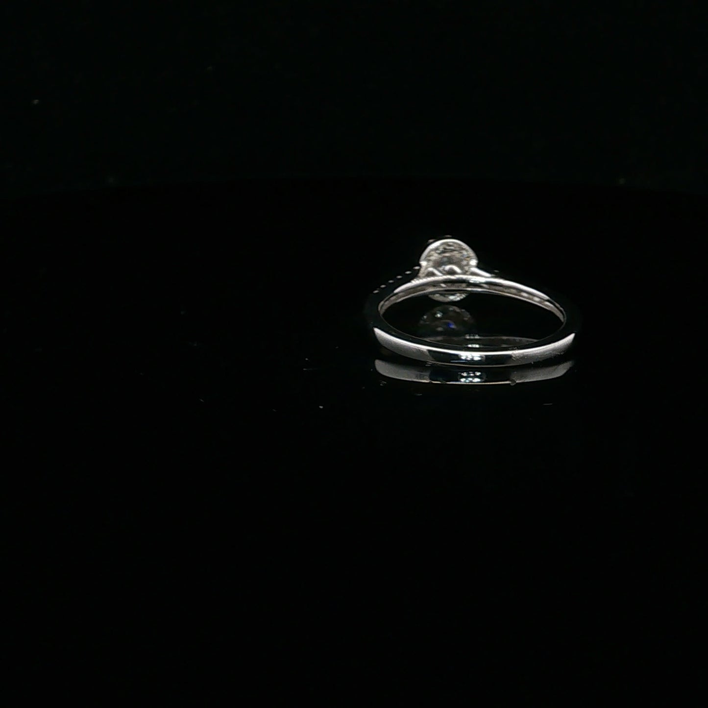 0.38ctw 0.18ct F/SI2 Oval Halo - 10KW - Natural Diamond - 64165-7