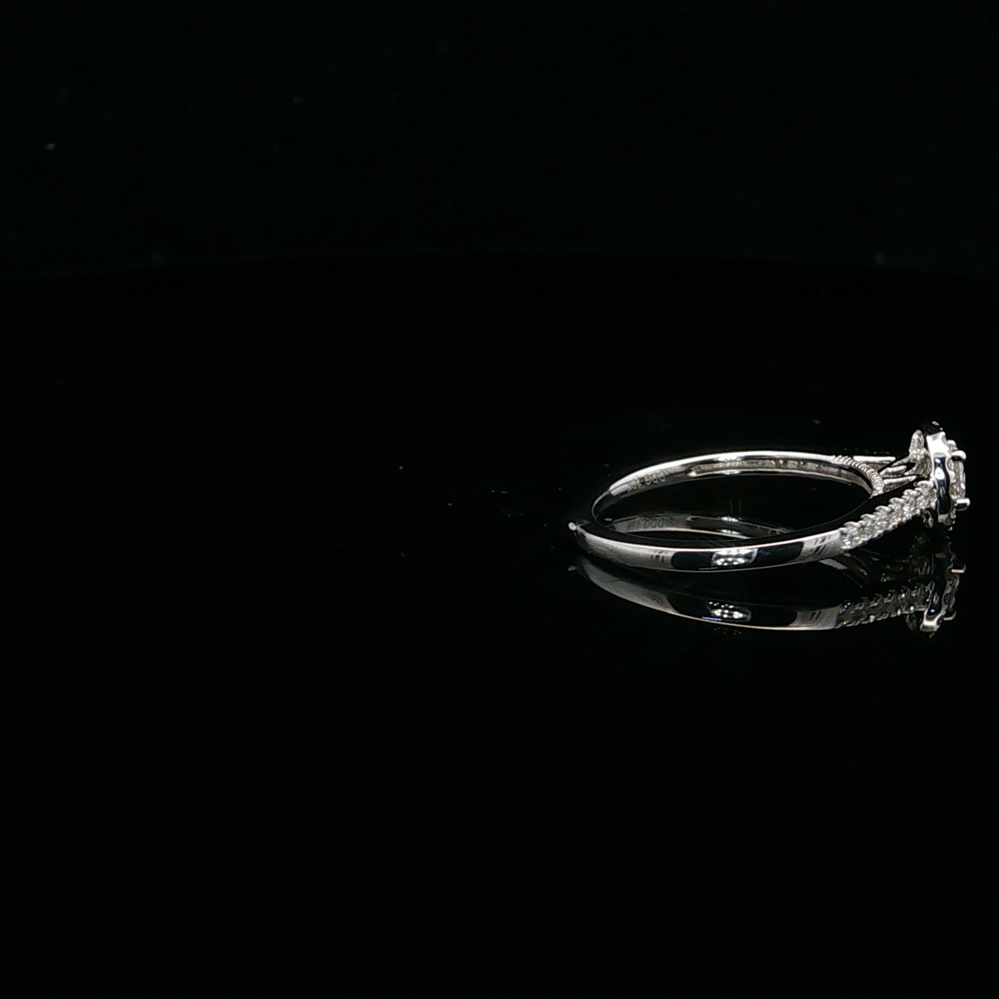 0.38ctw 0.18ct F/SI2 Oval Halo - 10KW - Natural Diamond - 64165-7