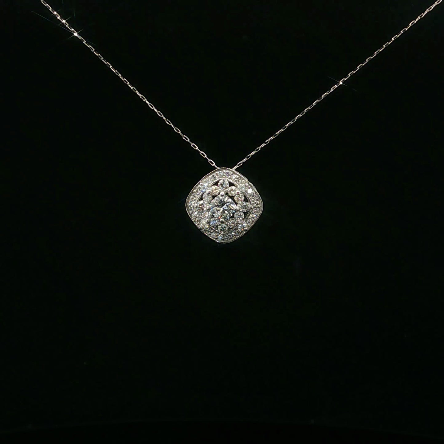 0.76ctw 0.30ct G/VS2 Square Flower Halo - PT1000 - Natural Diamond - 64225