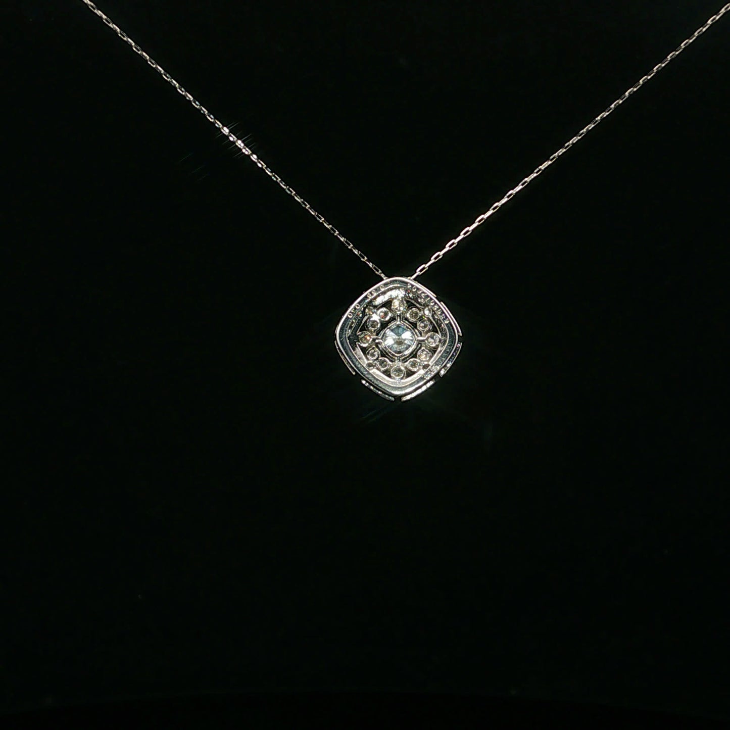 0.76ctw 0.30ct G/VS2 Square Flower Halo - PT1000 - Natural Diamond - 64225