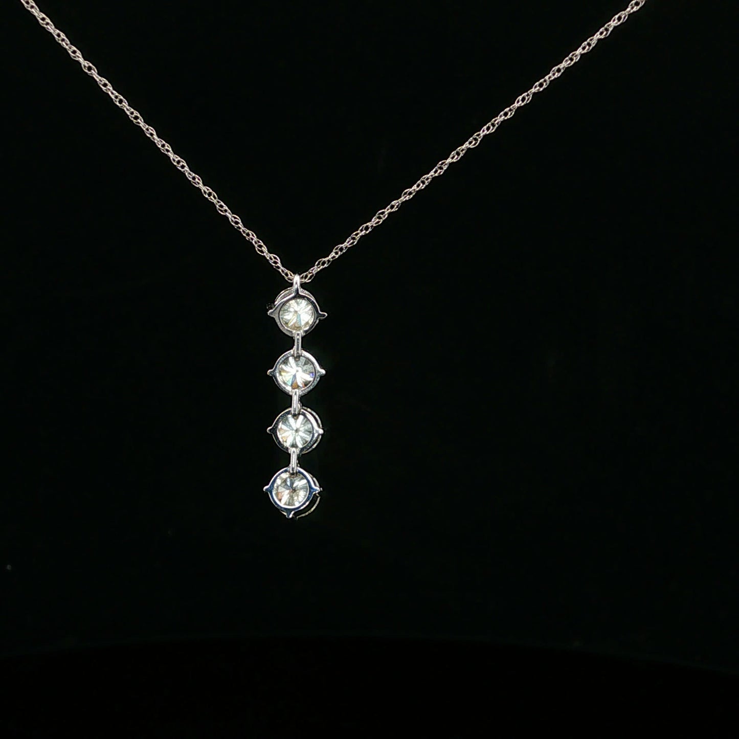 1.04ctw G/VS2 Four Drop - 18KW - Natural Diamond - 64234