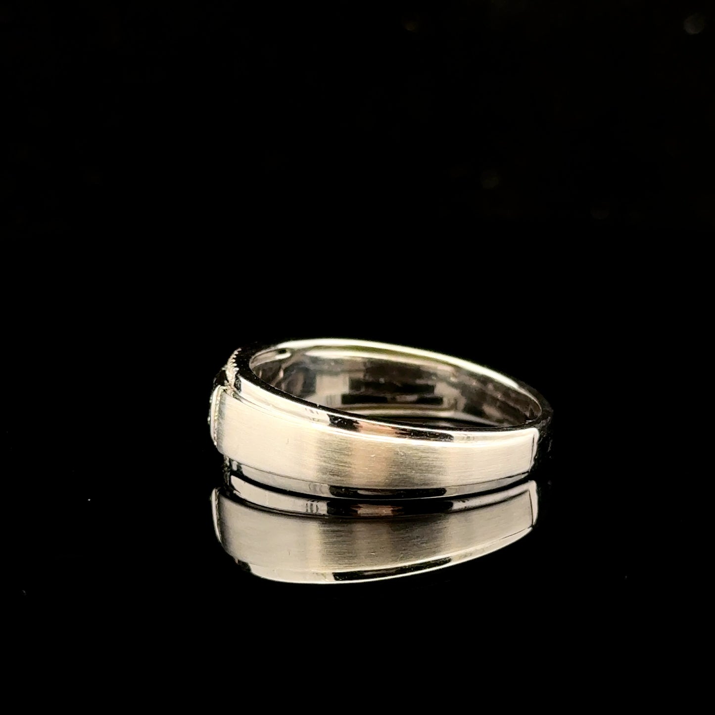 Square Men's 0.25ctw. F/SI1 - 10KW - Natural Diamond