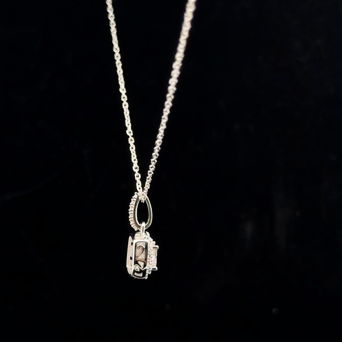 Square Halo 0.25ctw. G/SI2 - 10KW - Natural Diamond - 43504