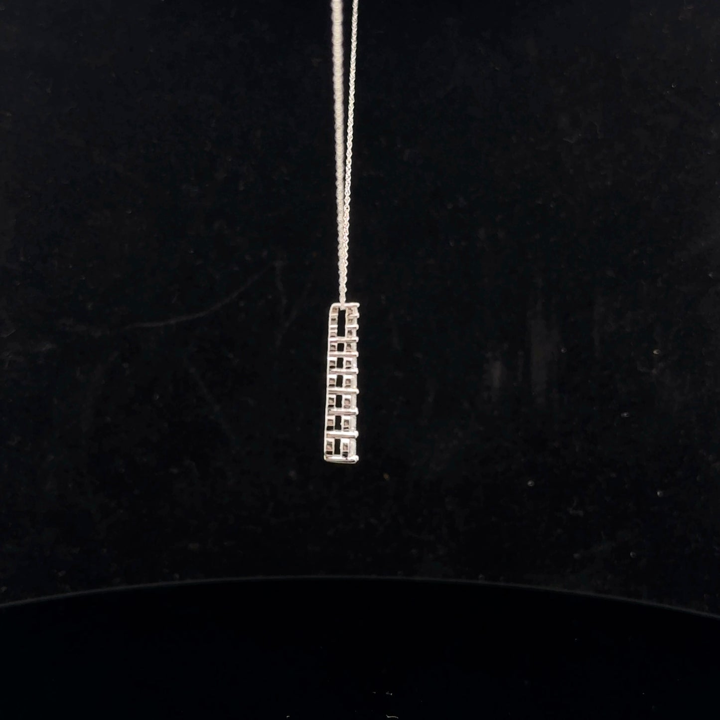 Graduated Drop 0.50ctw. F/SI2 - 10KW - Natural Diamond - 51014