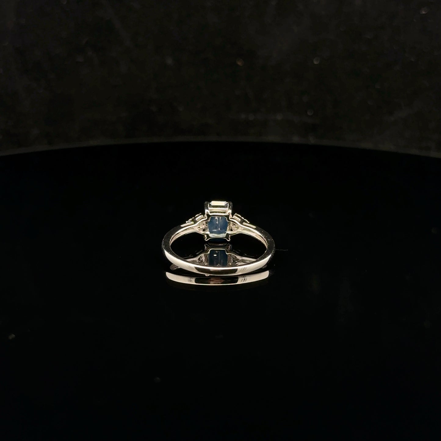 Three Stone 1ctw. 0.08ct. - 10KW - Natural Sapphire