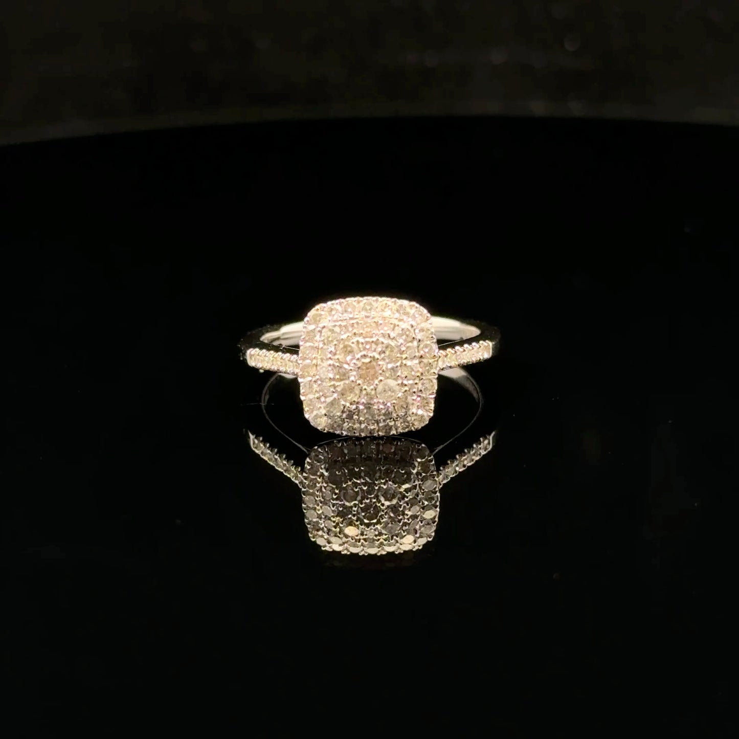 Square Halo 0.50ctw. H/I2. - 10KW - Natural Diamond