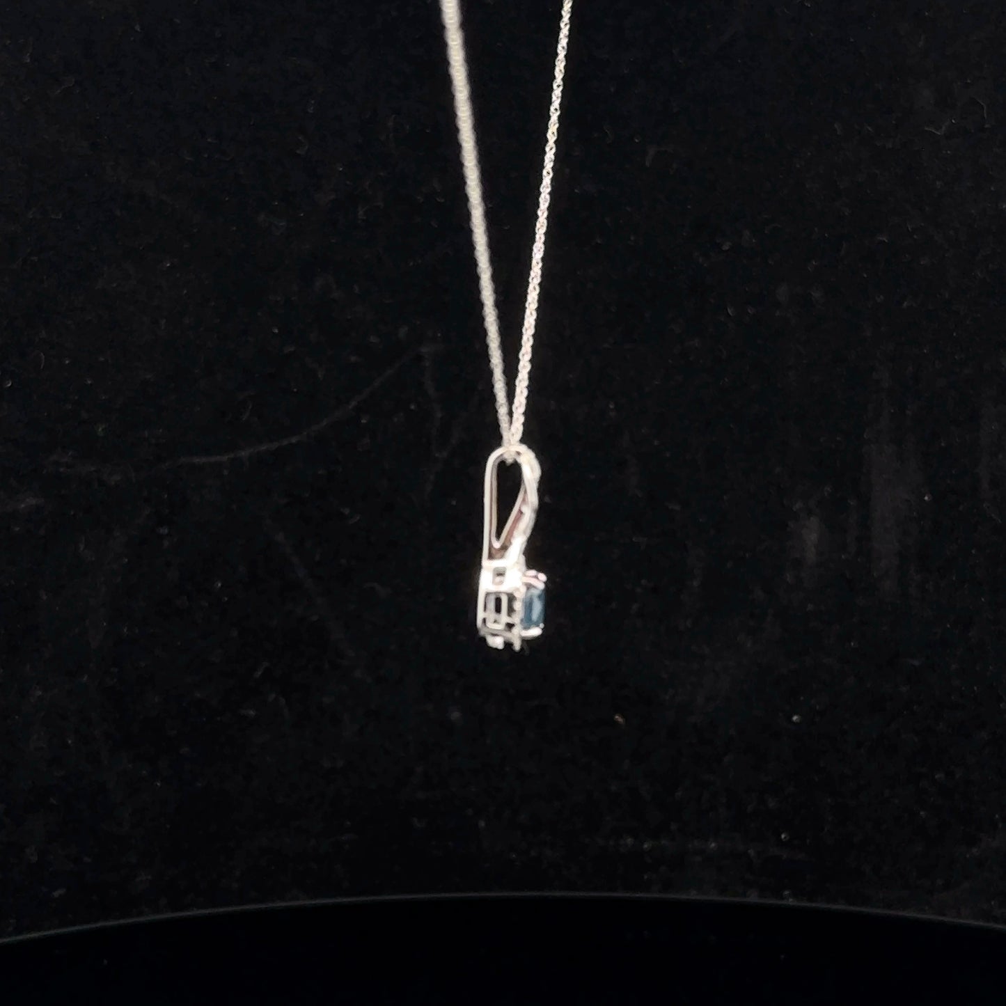Round Halo 0.50ct. 0.12ctw. - 10KW - Natural Sapphire - 51041