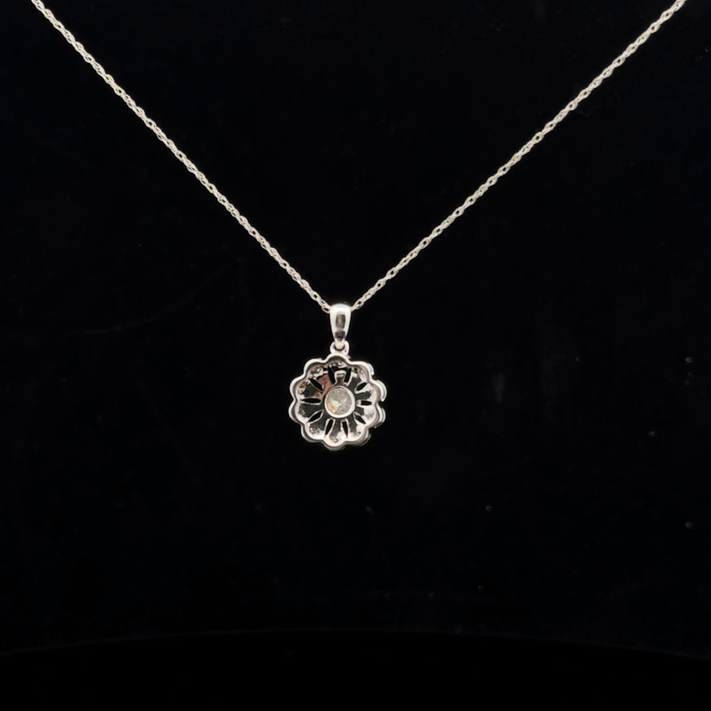 Flower Halo 0.50ctw. H/I1. - 10KW - Natural Diamond - 51042