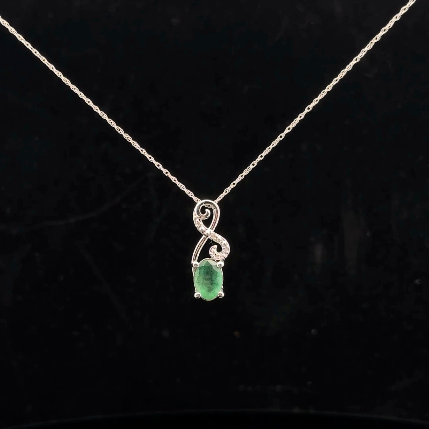 Infinity Oval 1ct. 0.08ctw. - 10KW - Natural Emerald - 51048