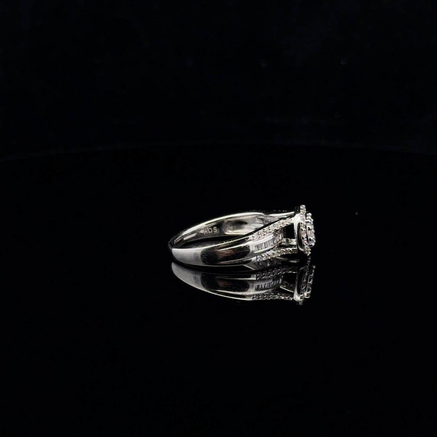 Wide Halo 0.50ctw. G/I1. - 10KW - Natural Diamond