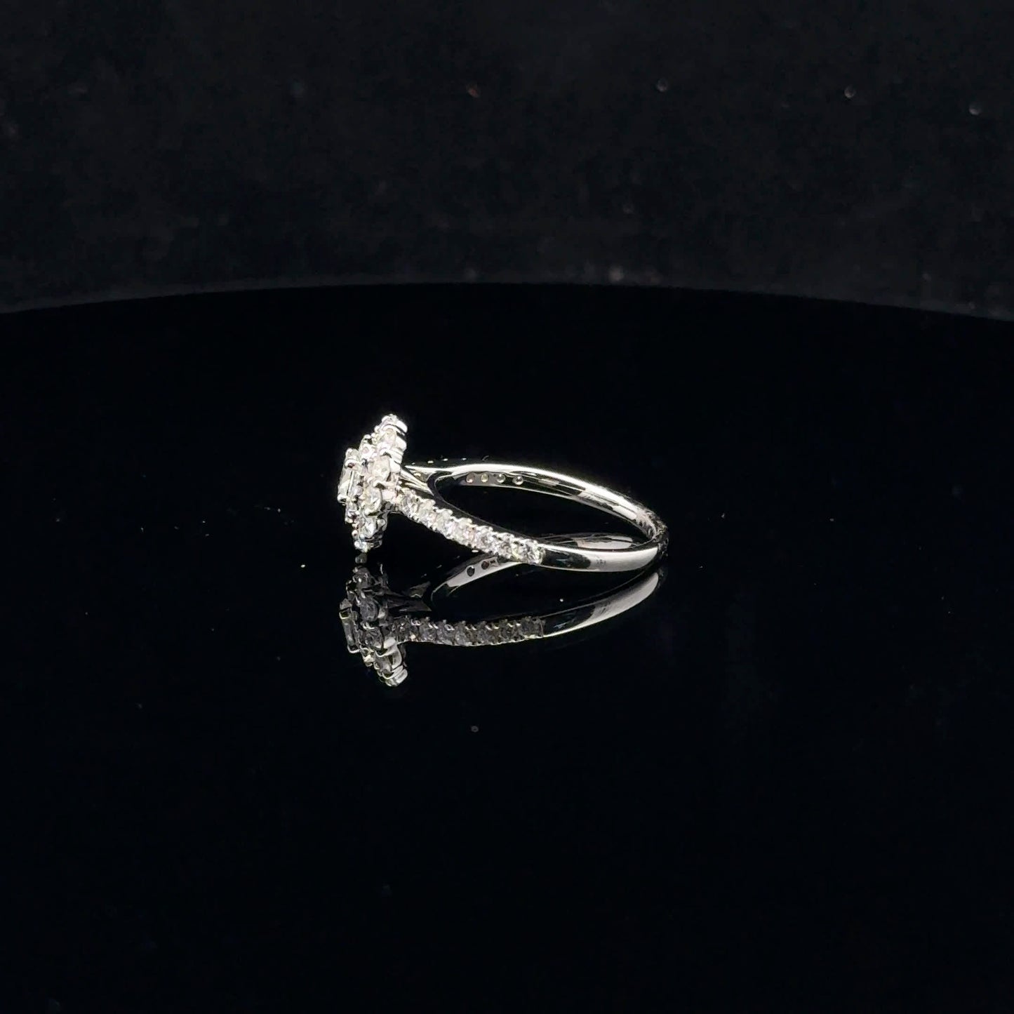 Oval triple halo 1ctw 0.25ct F/SI1 - 14KW - Natural Diamond - 52051