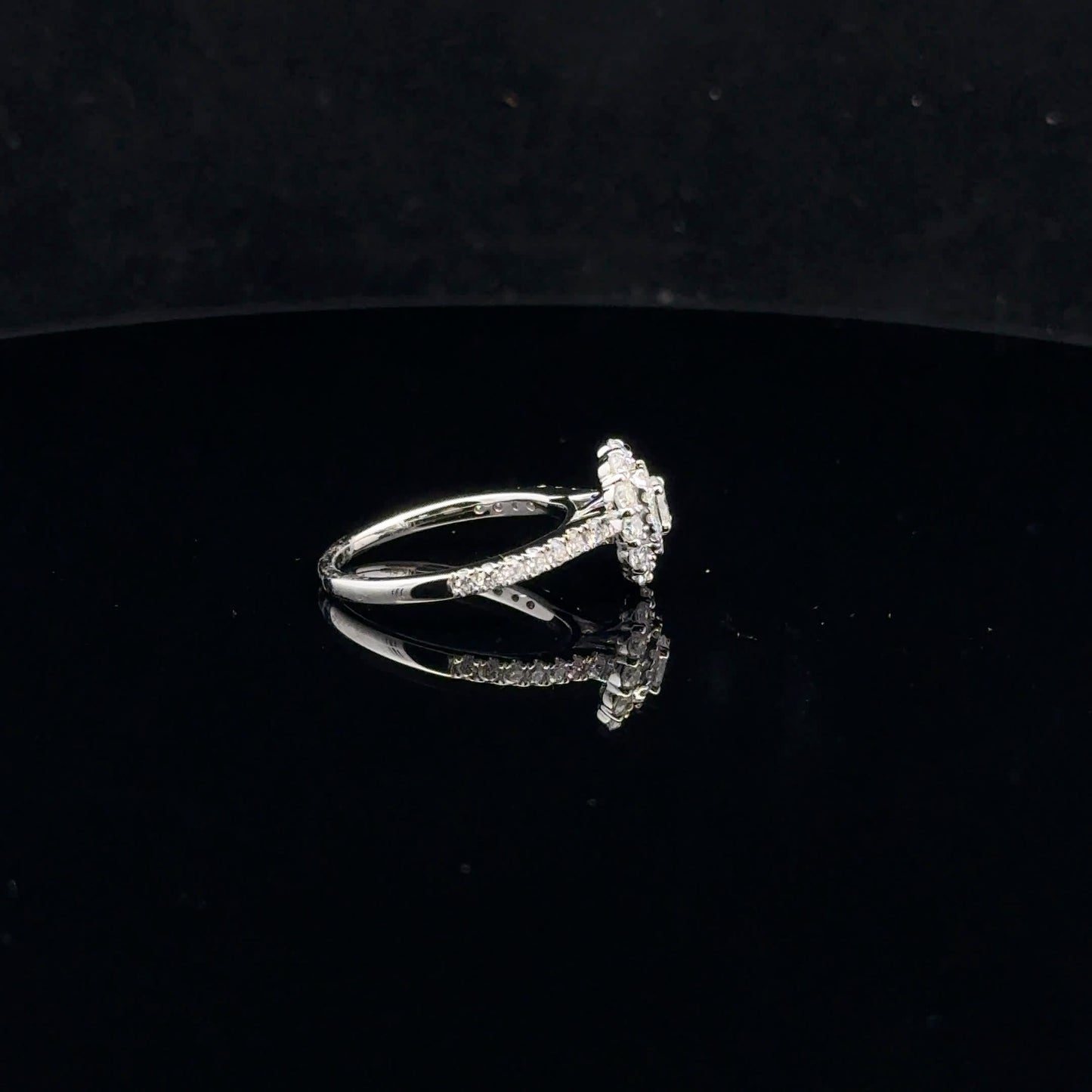 Oval triple halo 1ctw 0.25ct F/SI1 - 14KW - Natural Diamond - 52051