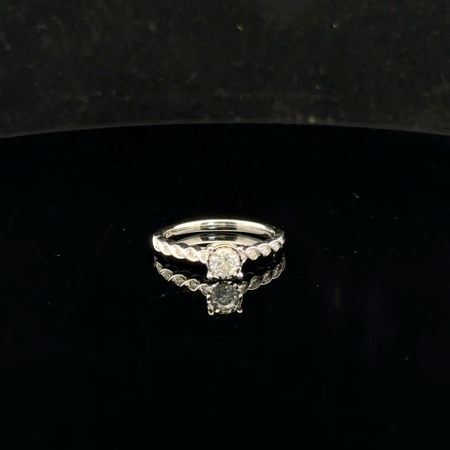 Twist Solitaire 0.50ctw 0.35ct G/I1 - 10KW - Natural Diamond - 52082