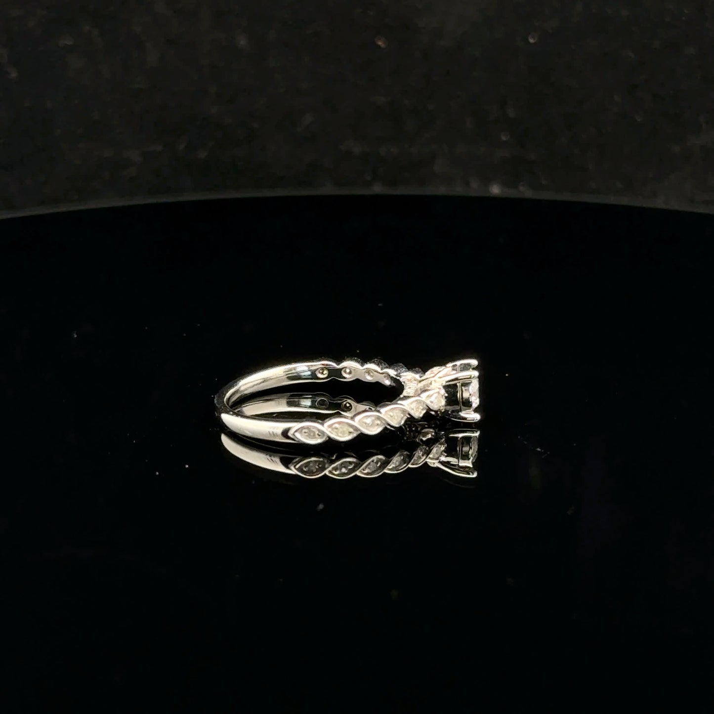Twist Solitaire 0.50ctw 0.35ct G/I1 - 10KW - Natural Diamond - 52082