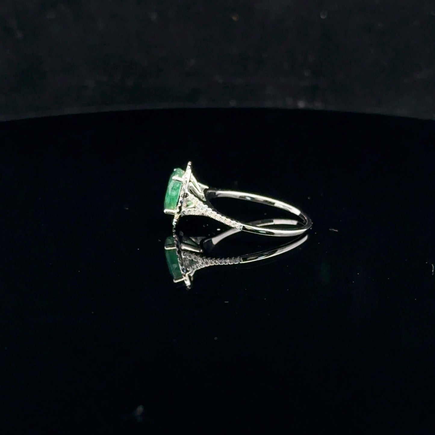 Oval Halo 0.25ctw - 10KW - Natural Emerald - 52085