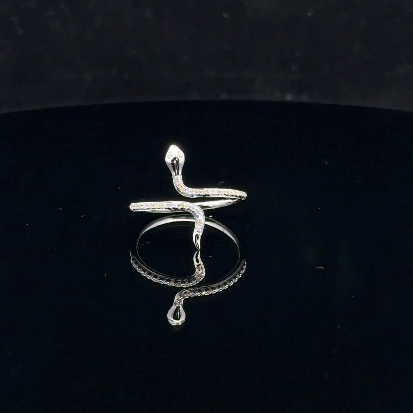 Snake  0.10ctw G/SI2 - 10KW - Natural Diamond - 52086